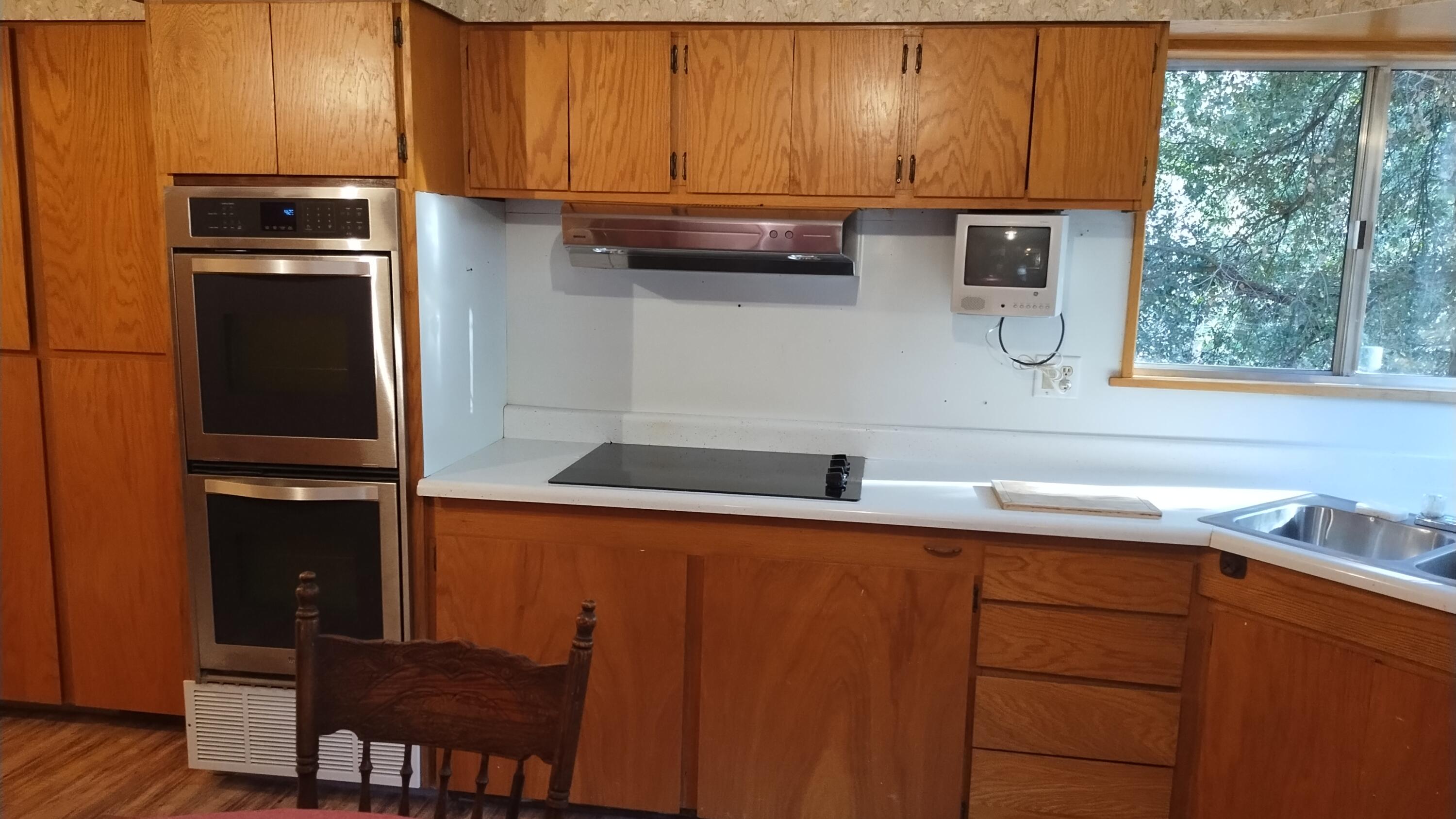 594 Loop Dr, Camp Nelson, CA 93265