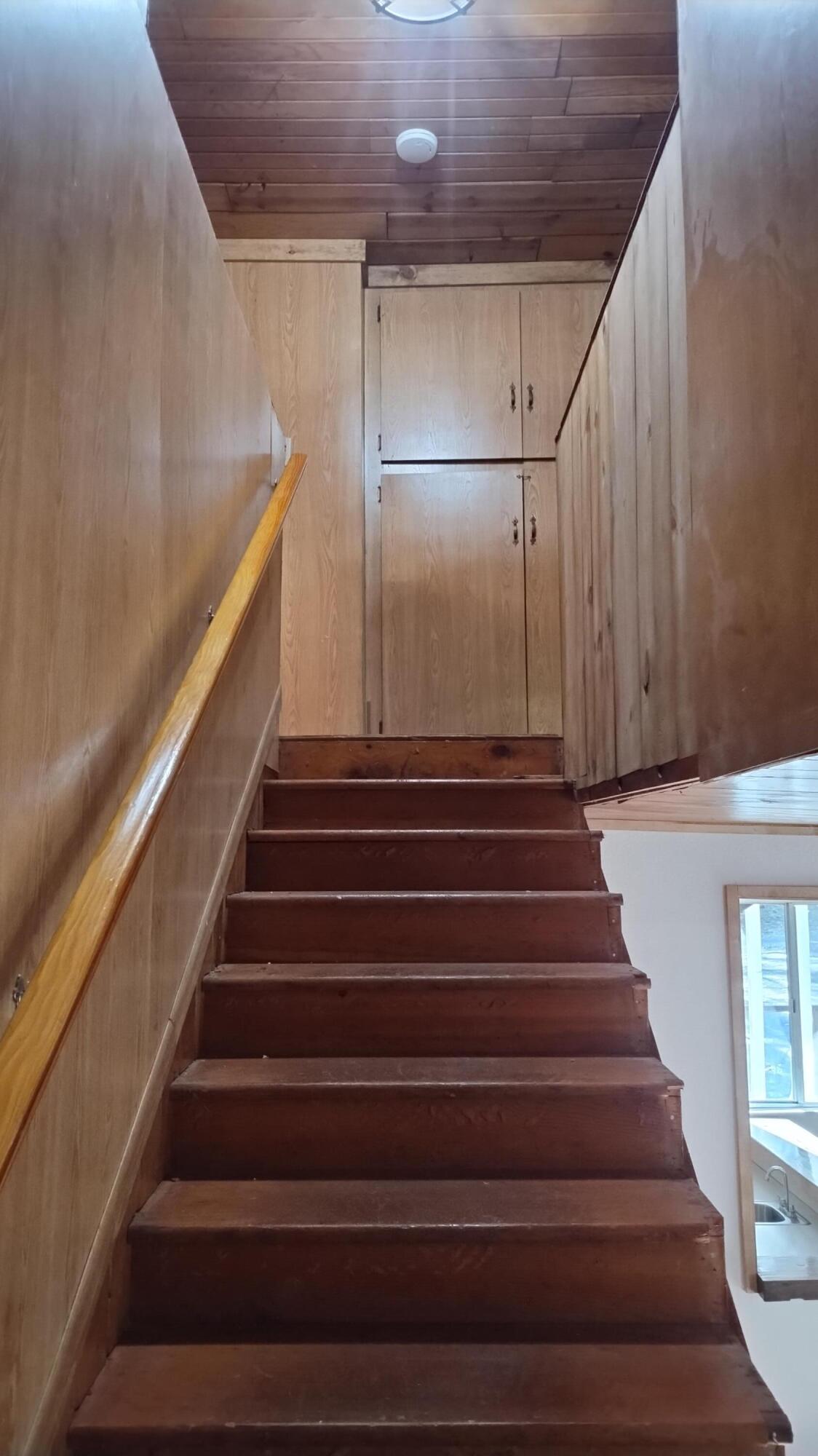 594 Loop Dr, Camp Nelson, CA 93265