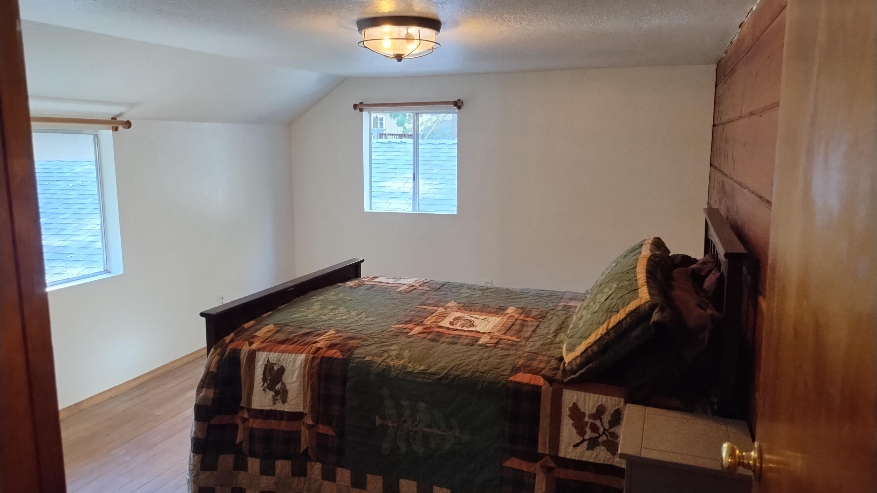 594 Loop Dr, Camp Nelson, CA 93265