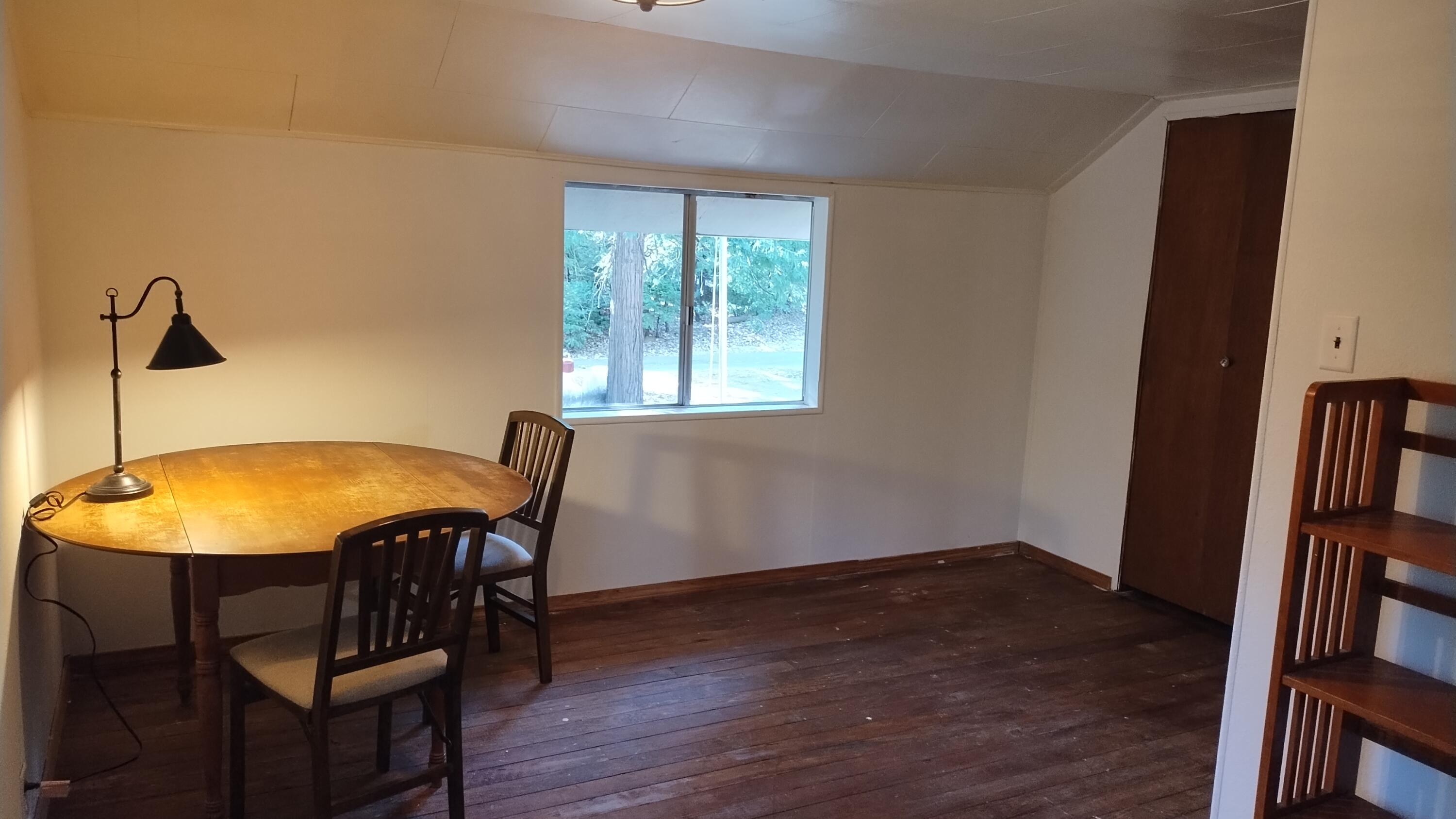 594 Loop Dr, Camp Nelson, CA 93265