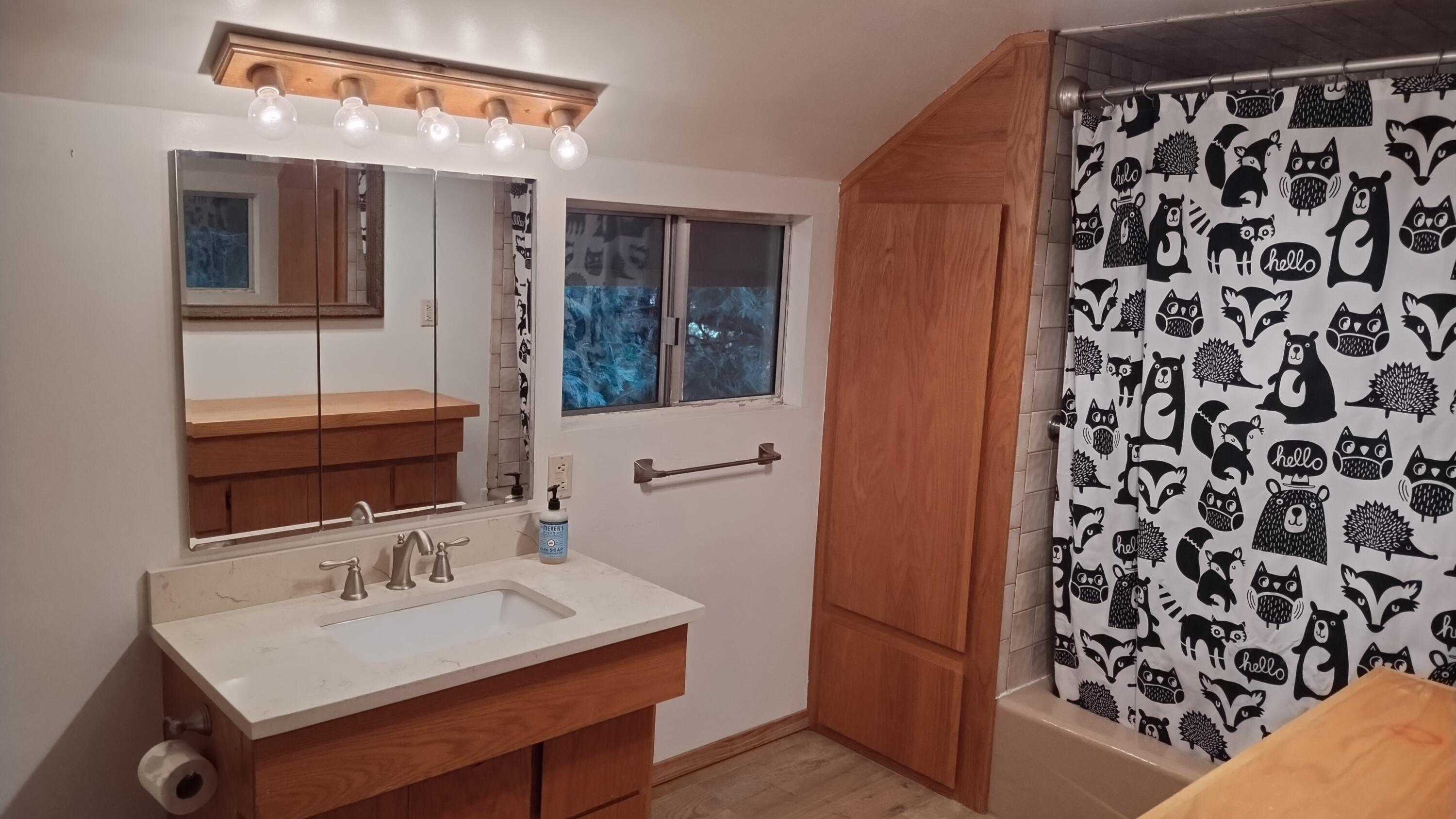 594 Loop Dr, Camp Nelson, CA 93265