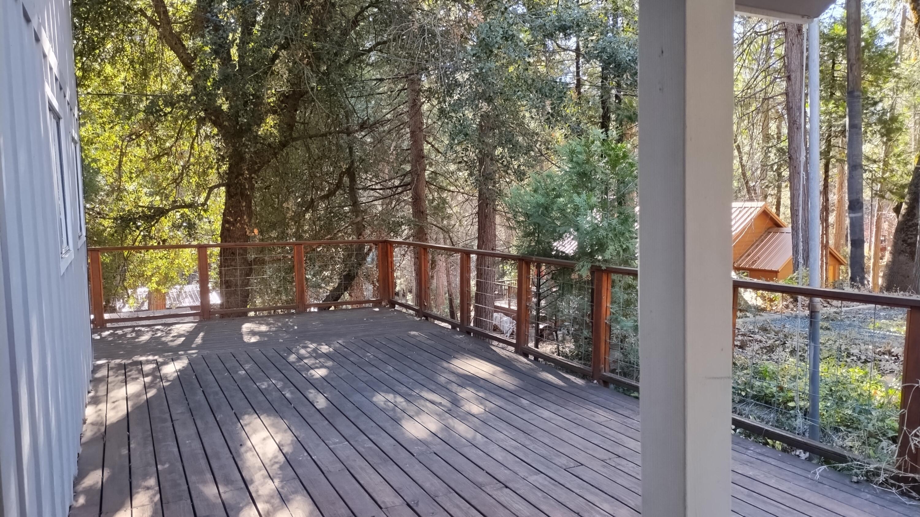 594 Loop Dr, Camp Nelson, CA 93265