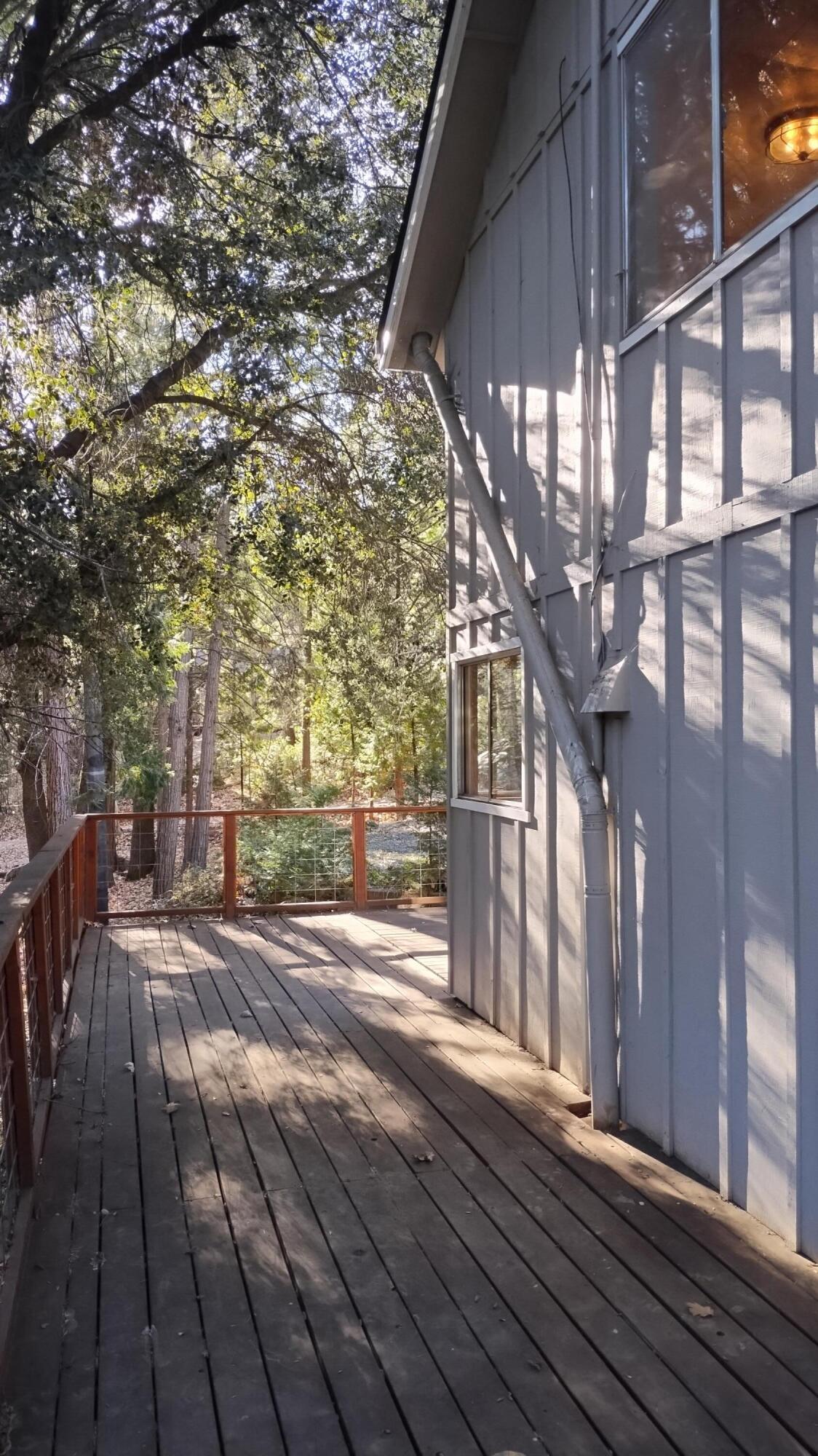 594 Loop Dr, Camp Nelson, CA 93265