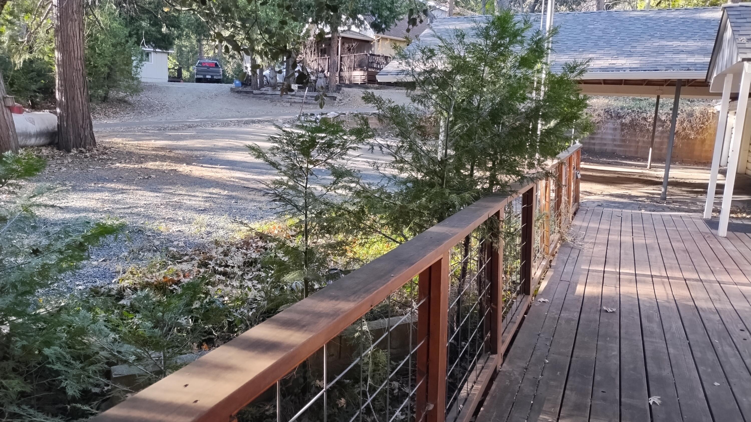 594 Loop Dr, Camp Nelson, CA 93265