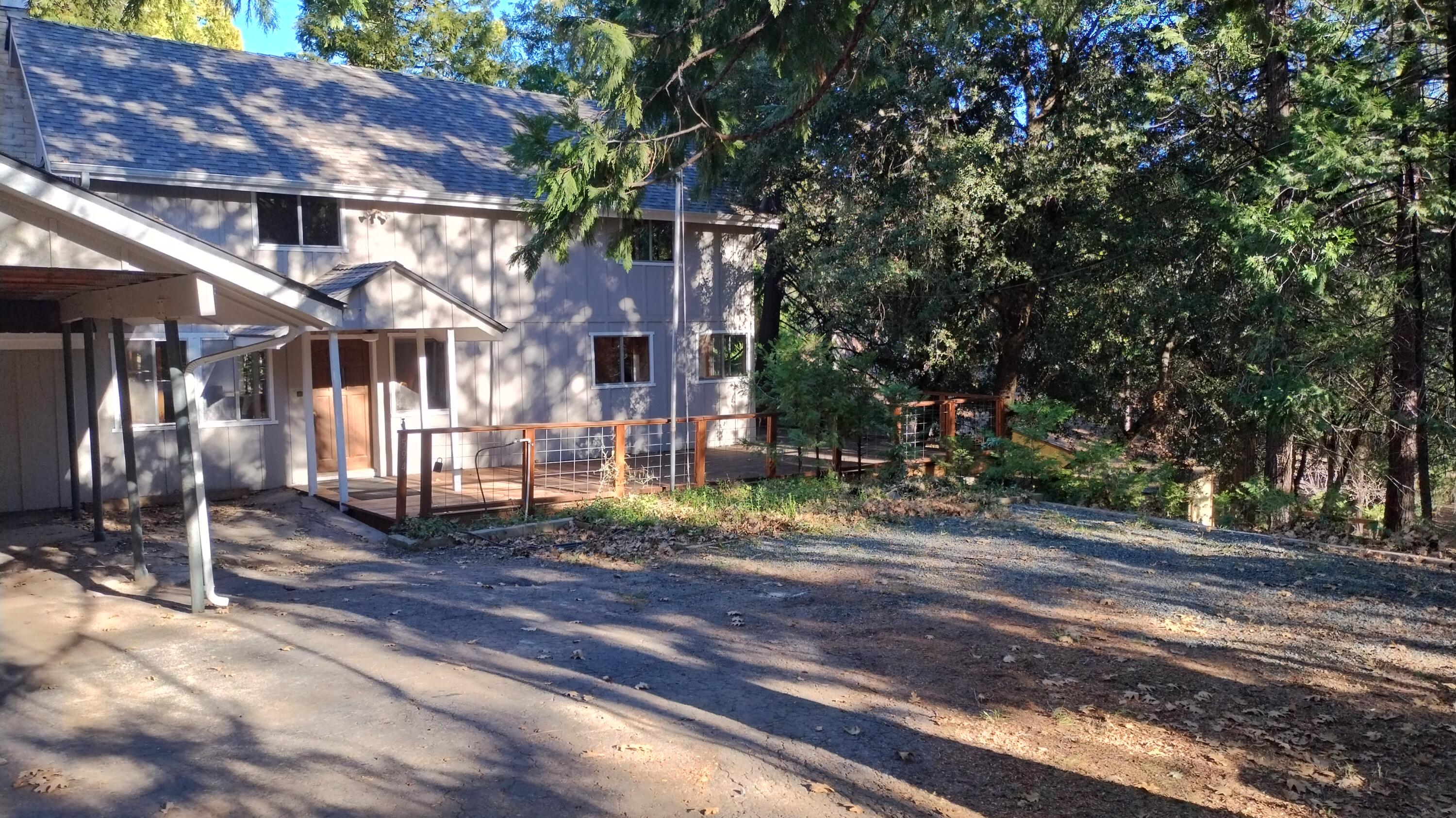 594 Loop Dr, Camp Nelson, CA 93265