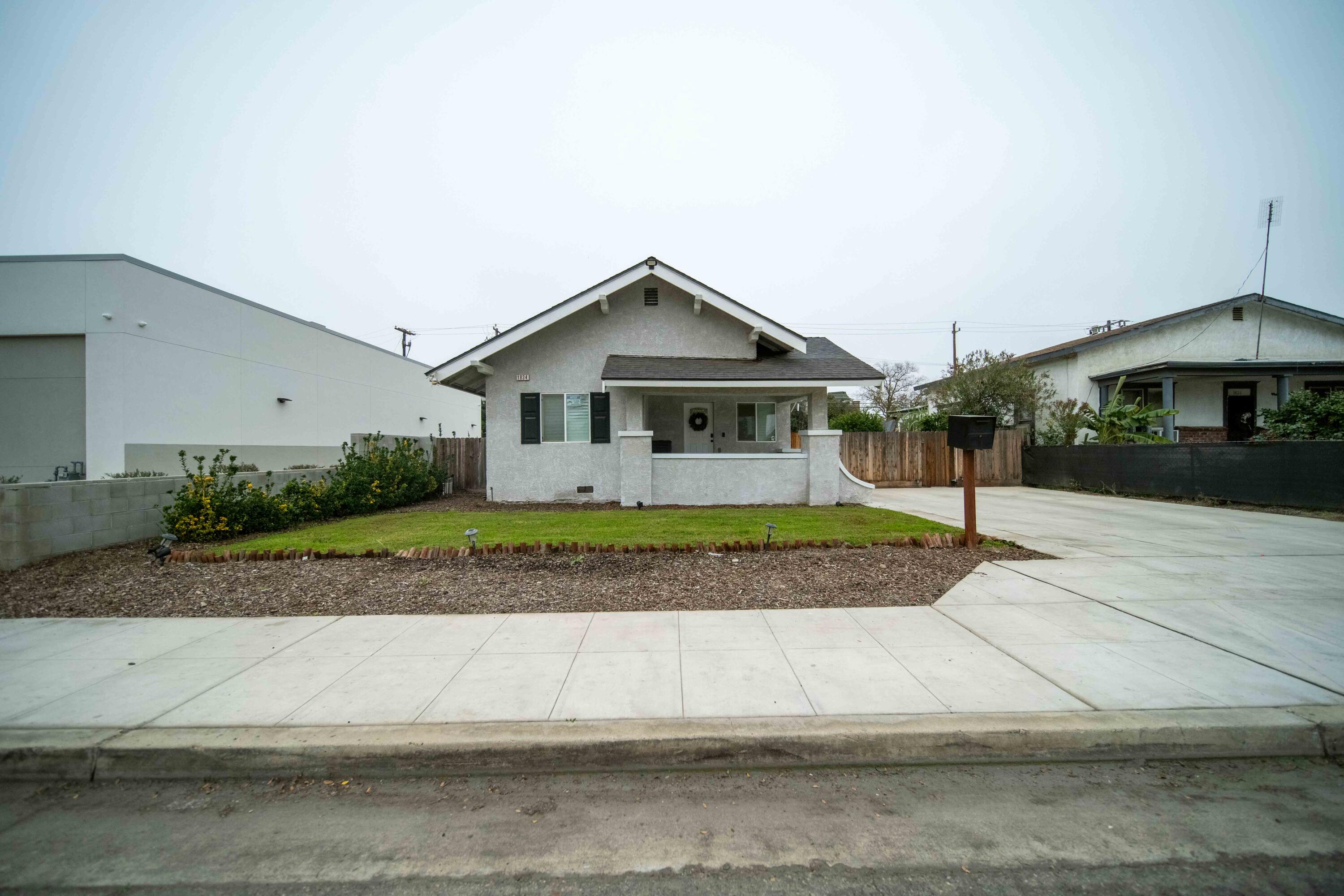 1834 Young St, Selma, CA 93662