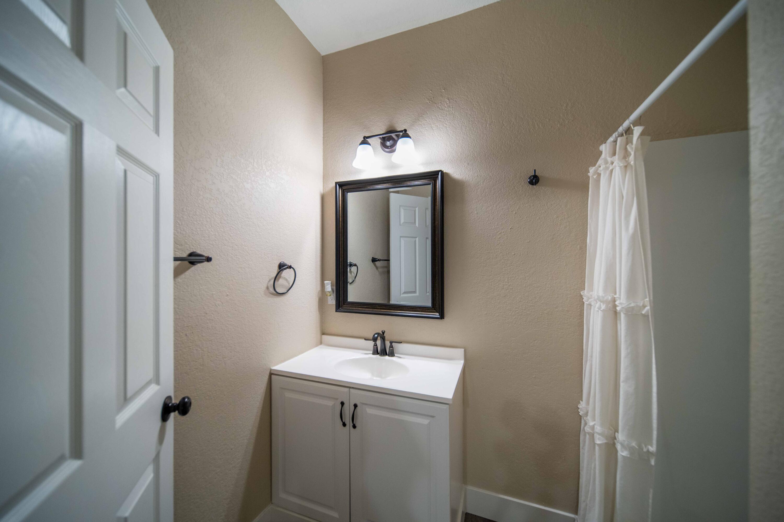 1834 Young St, Selma, CA 93662