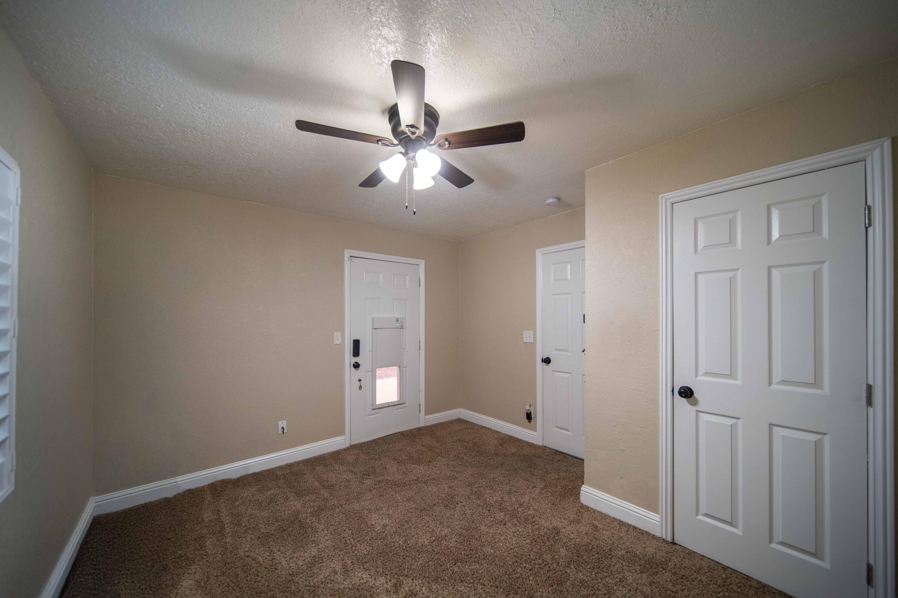 1834 Young St, Selma, CA 93662