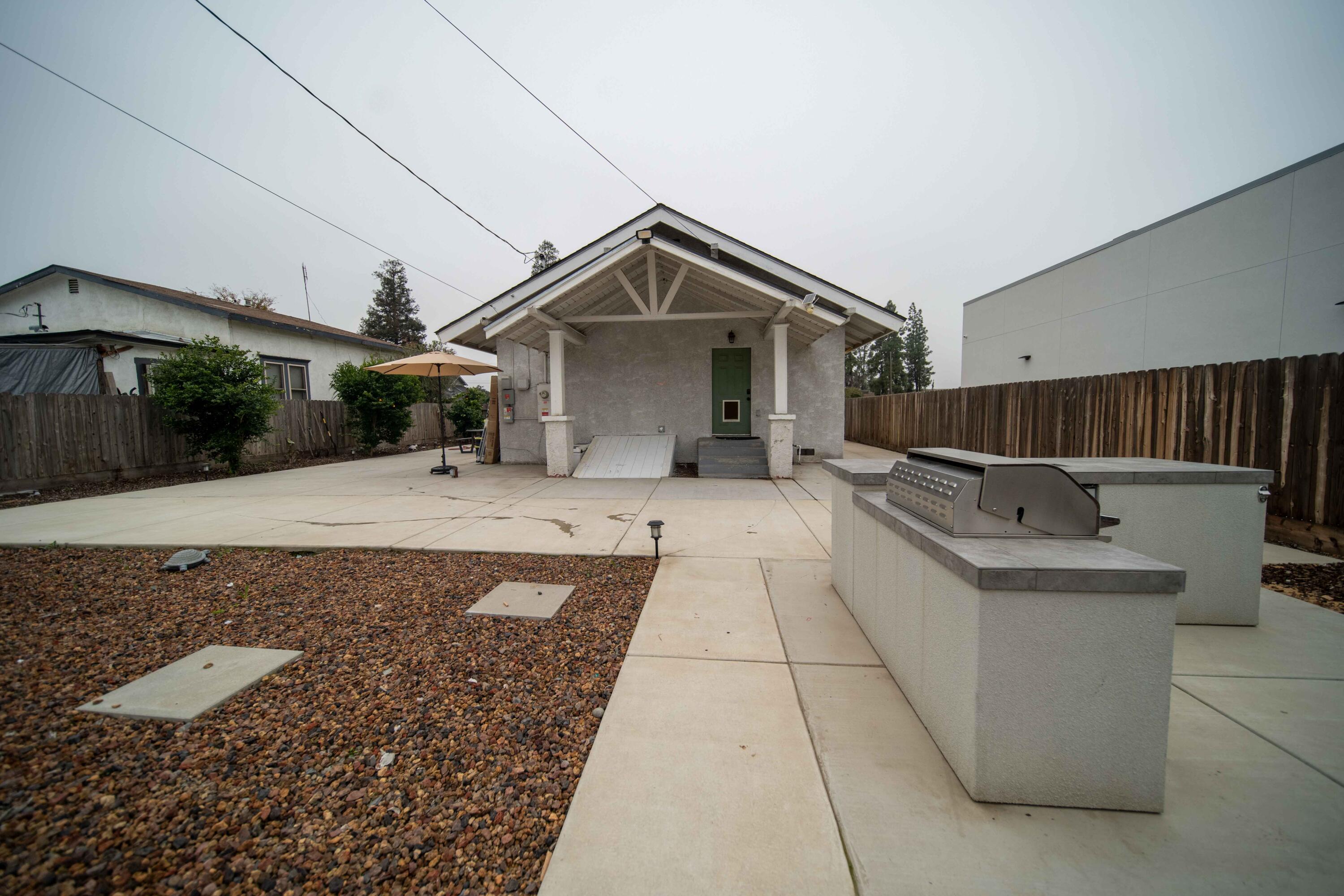 1834 Young St, Selma, CA 93662
