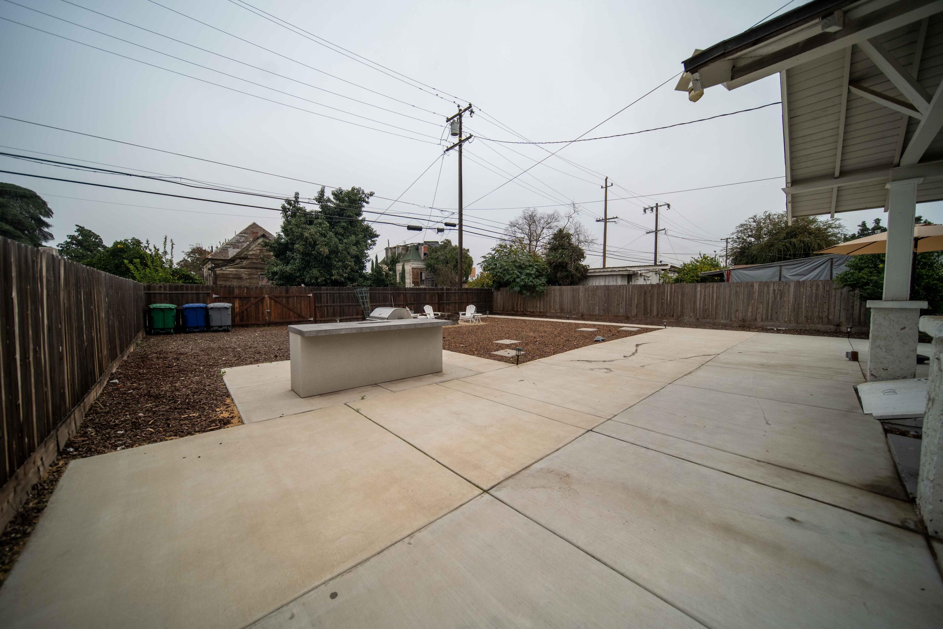 1834 Young St, Selma, CA 93662