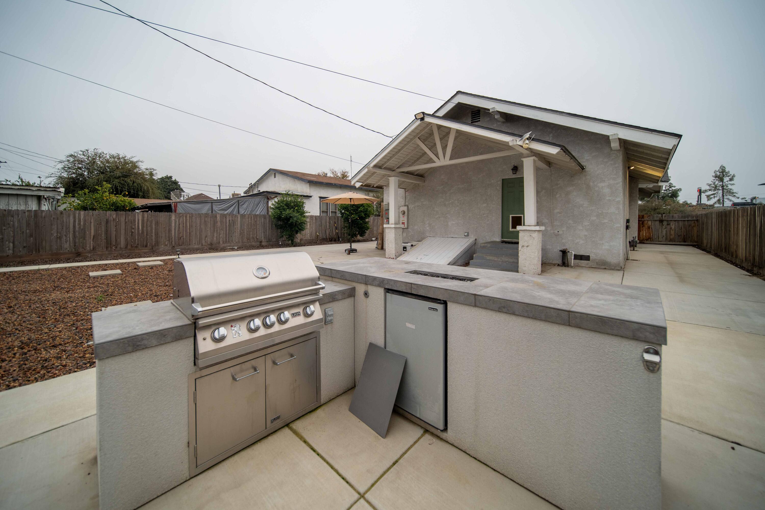 1834 Young St, Selma, CA 93662