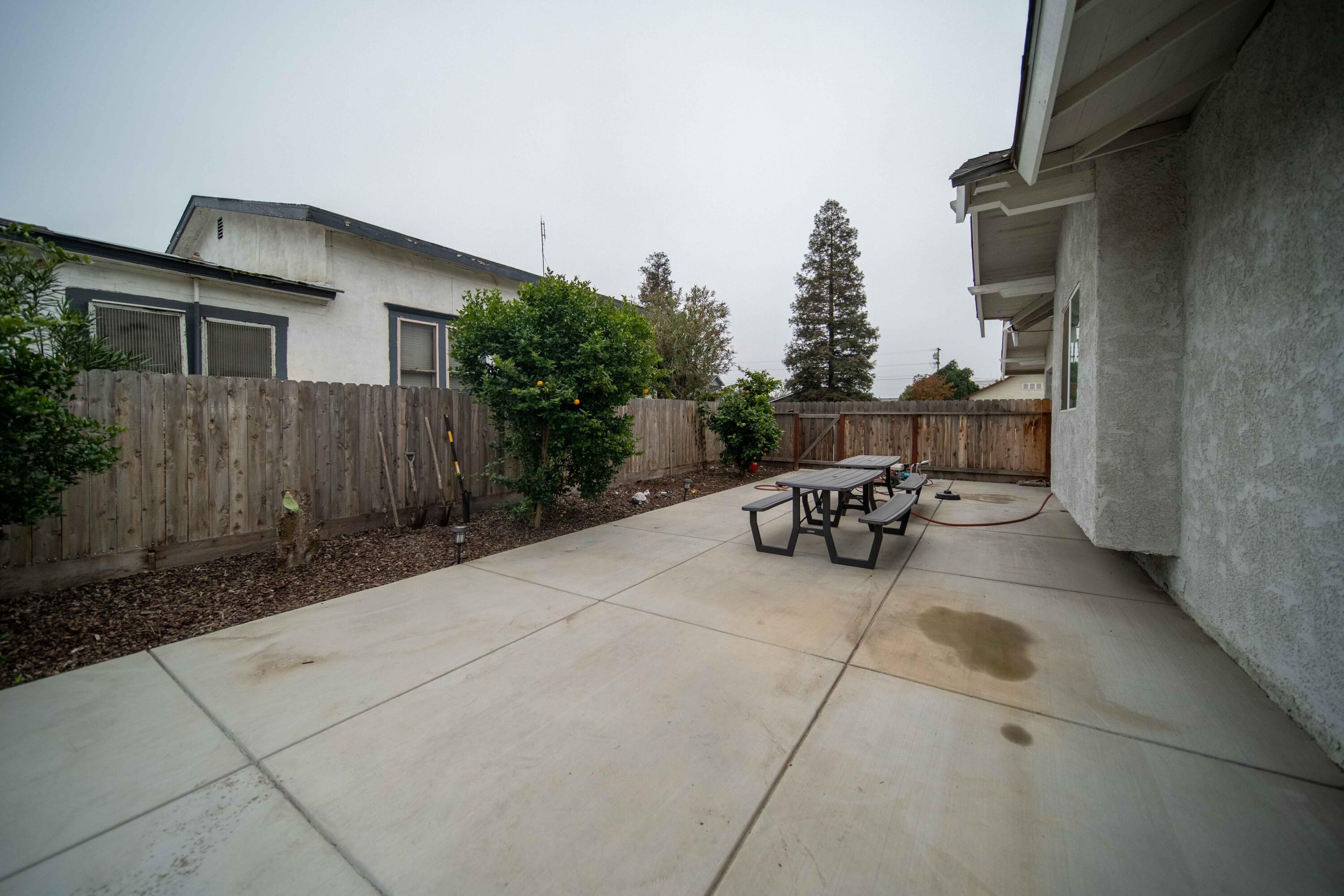 1834 Young St, Selma, CA 93662