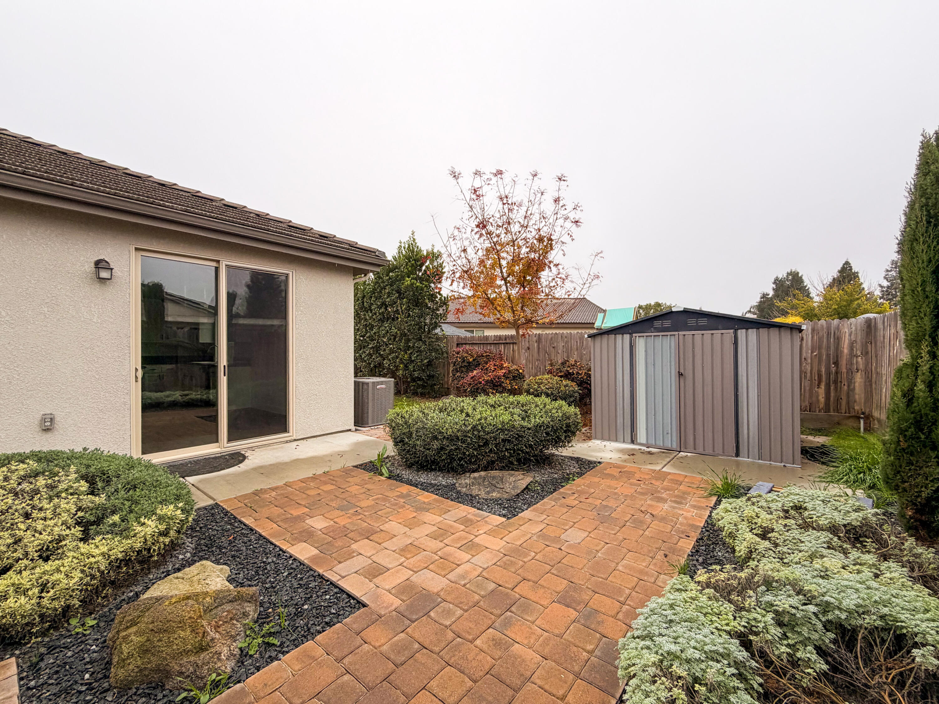 1810 E Monte Vista Ave, Visalia, CA 93292