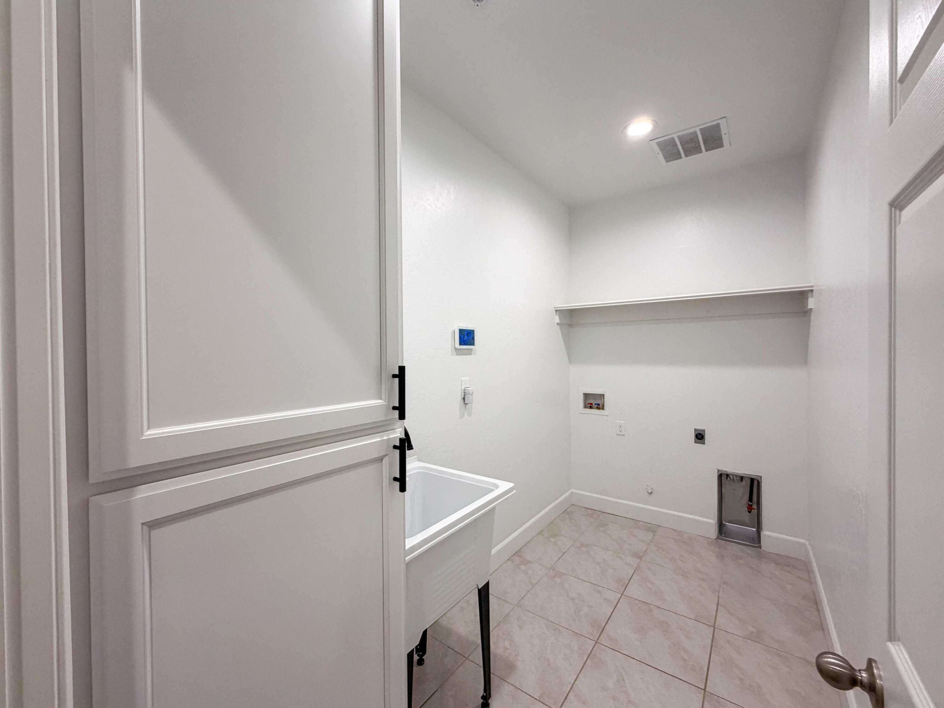 1810 E Monte Vista Ave, Visalia, CA 93292