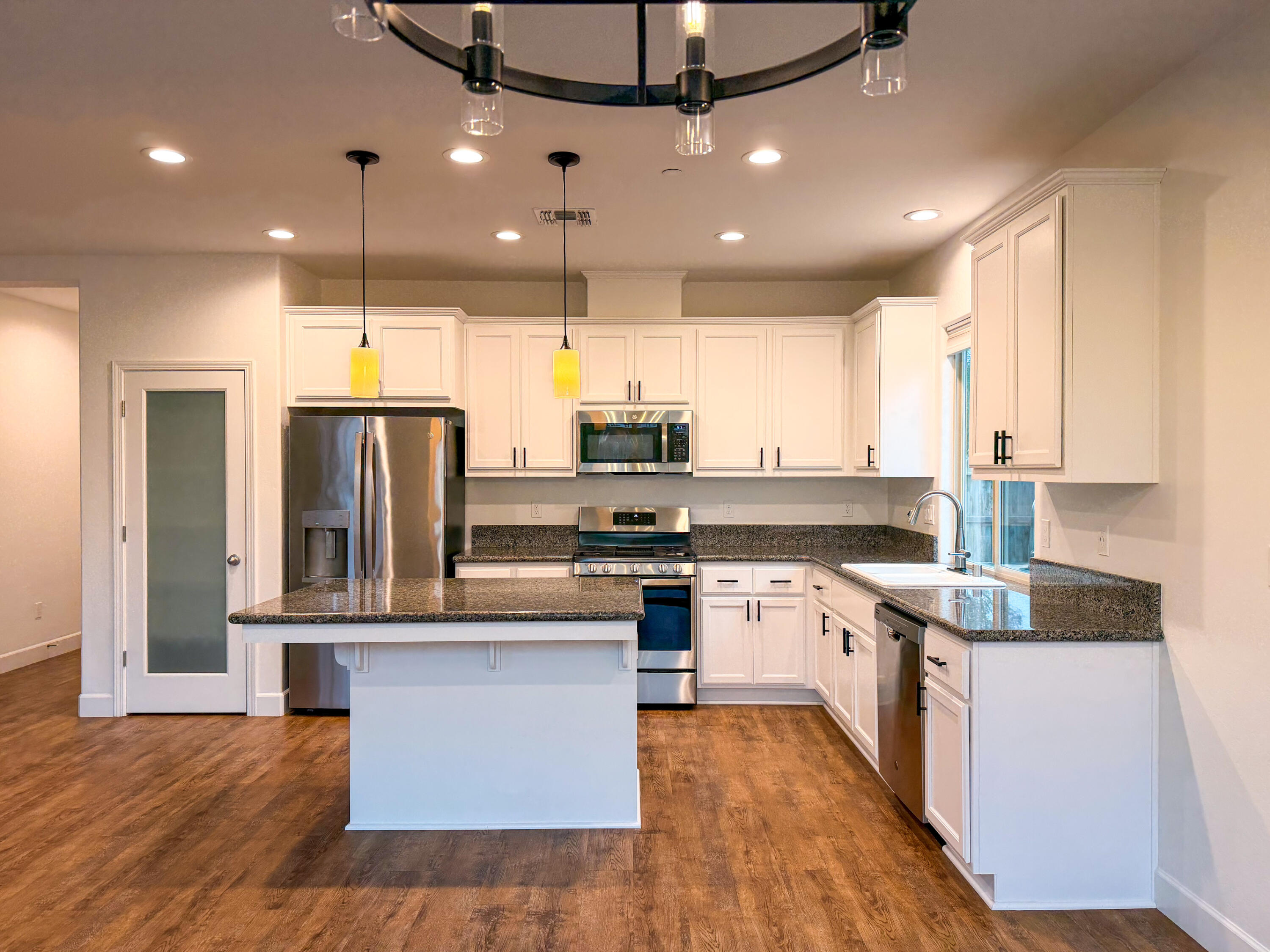 1810 E Monte Vista Ave, Visalia, CA 93292