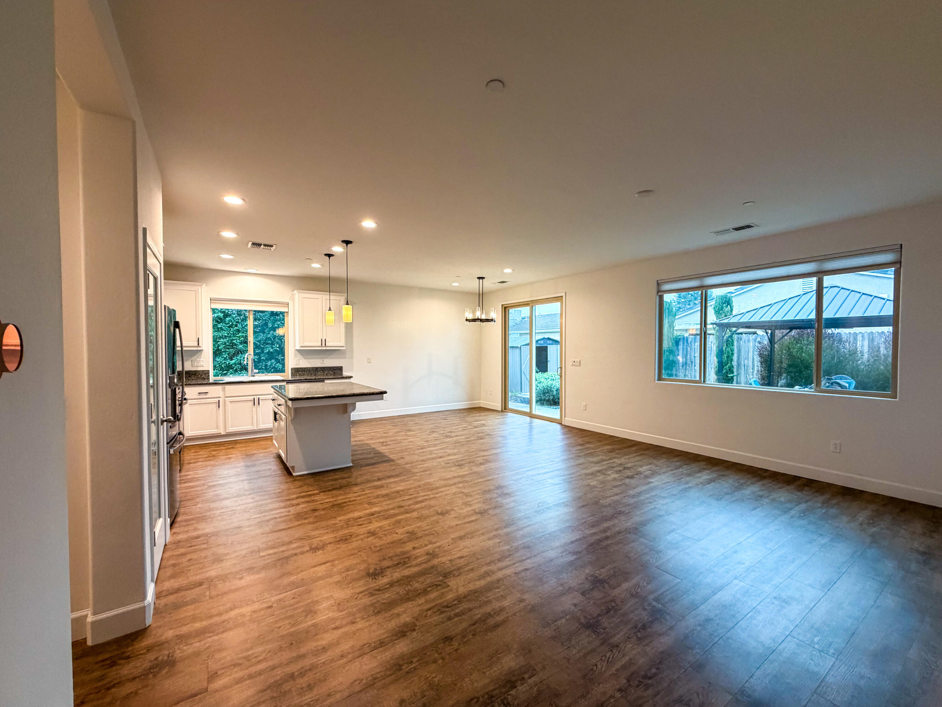 1810 E Monte Vista Ave, Visalia, CA 93292