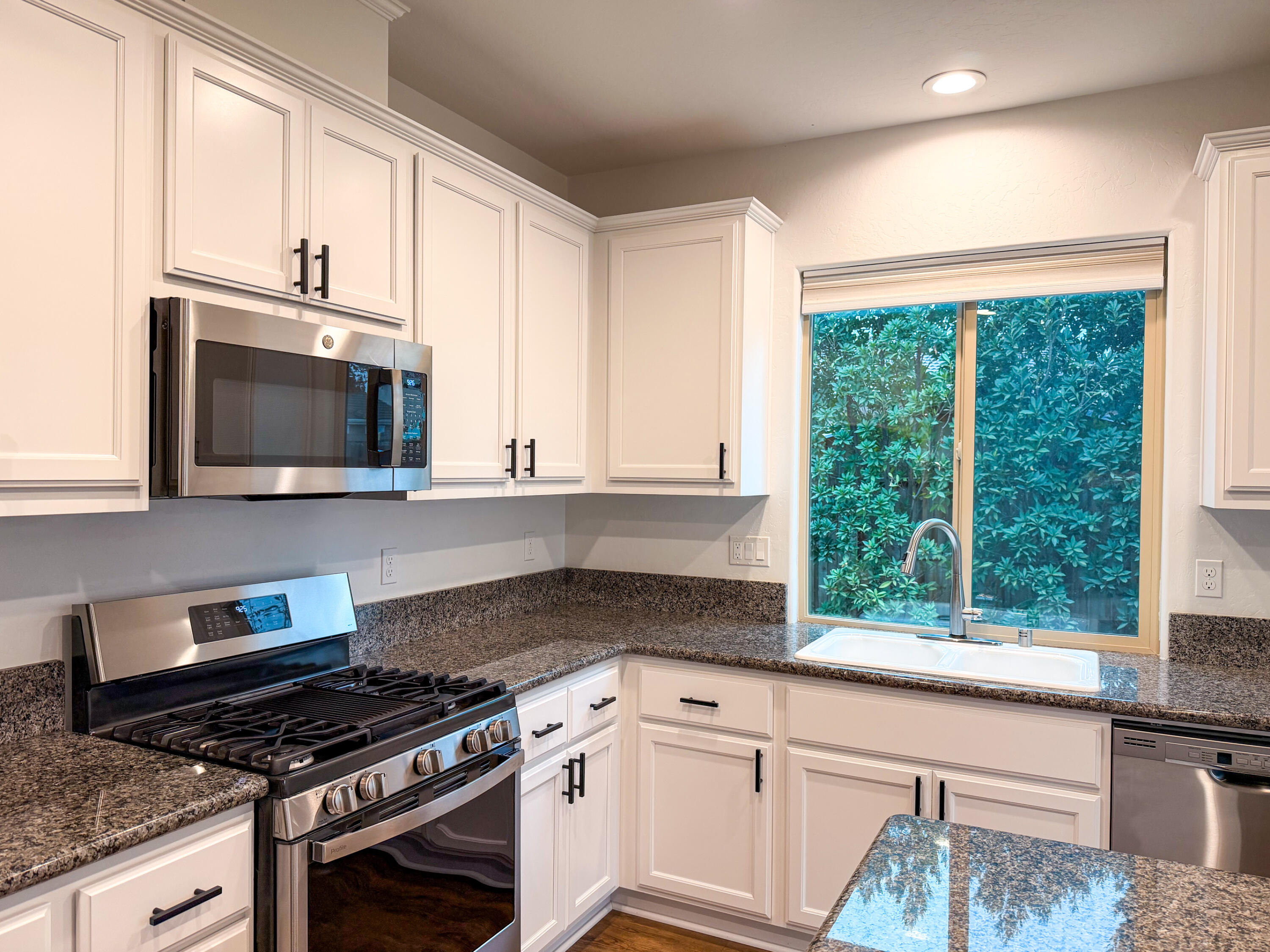 1810 E Monte Vista Ave, Visalia, CA 93292