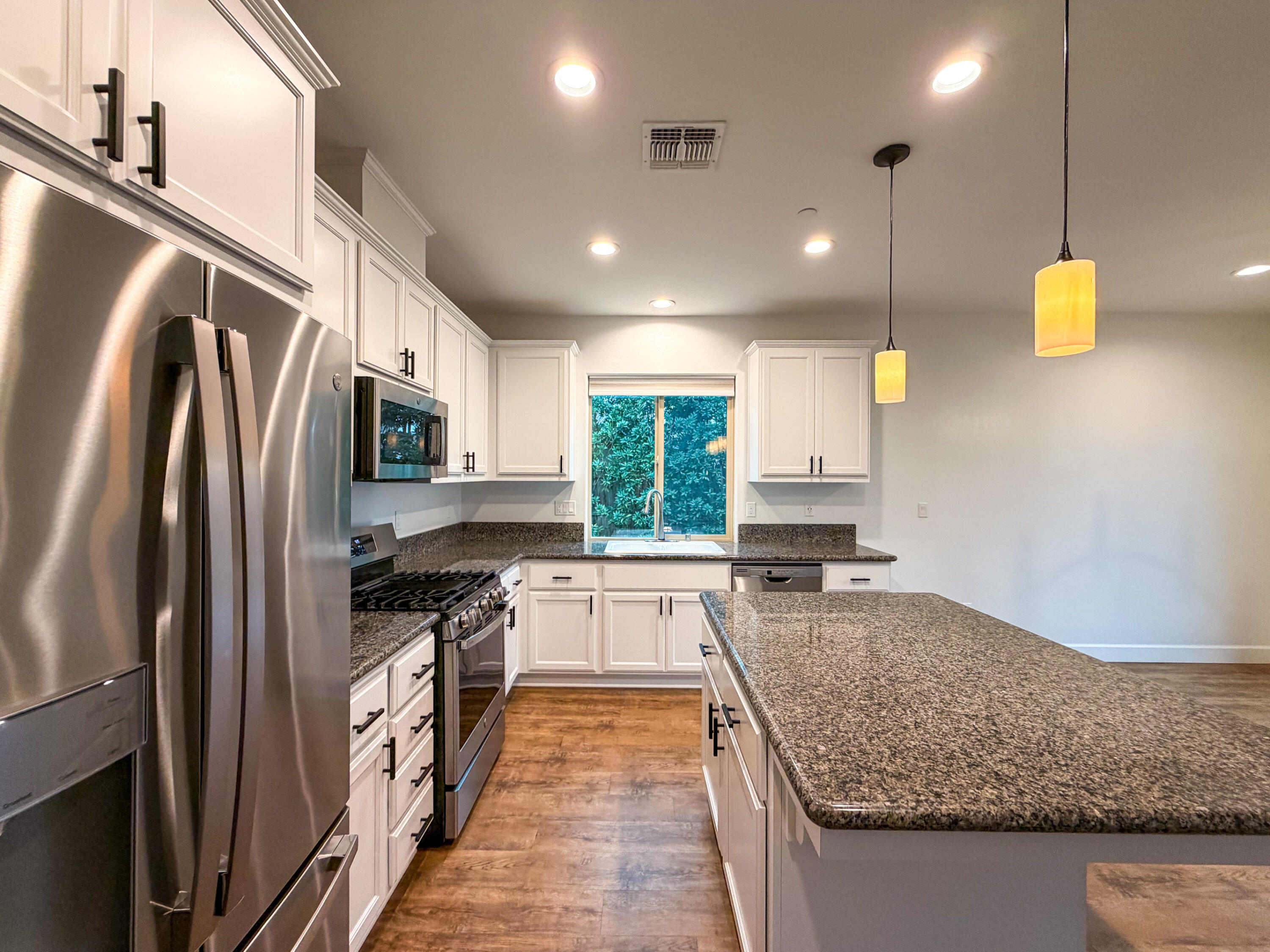 1810 E Monte Vista Ave, Visalia, CA 93292