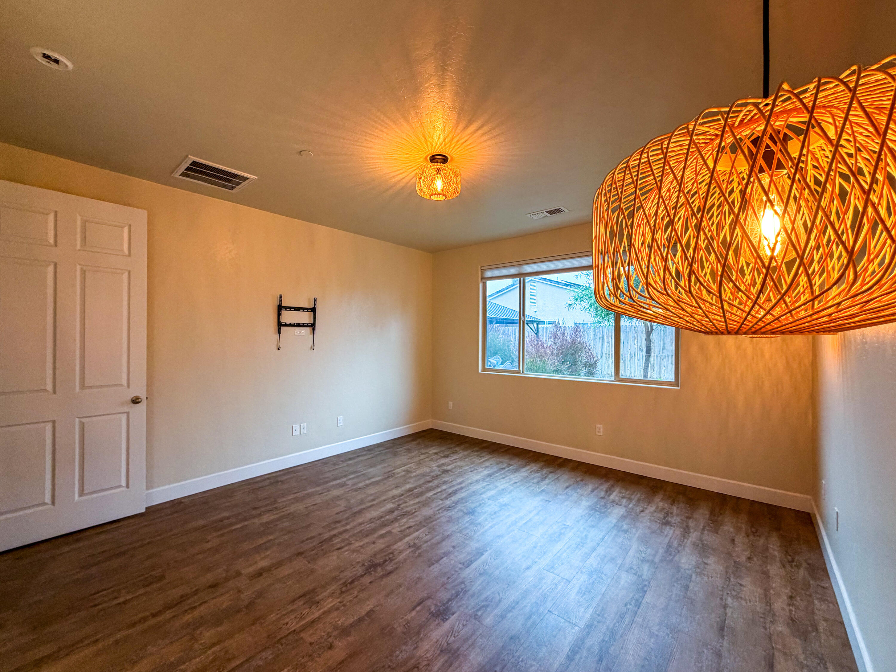 1810 E Monte Vista Ave, Visalia, CA 93292