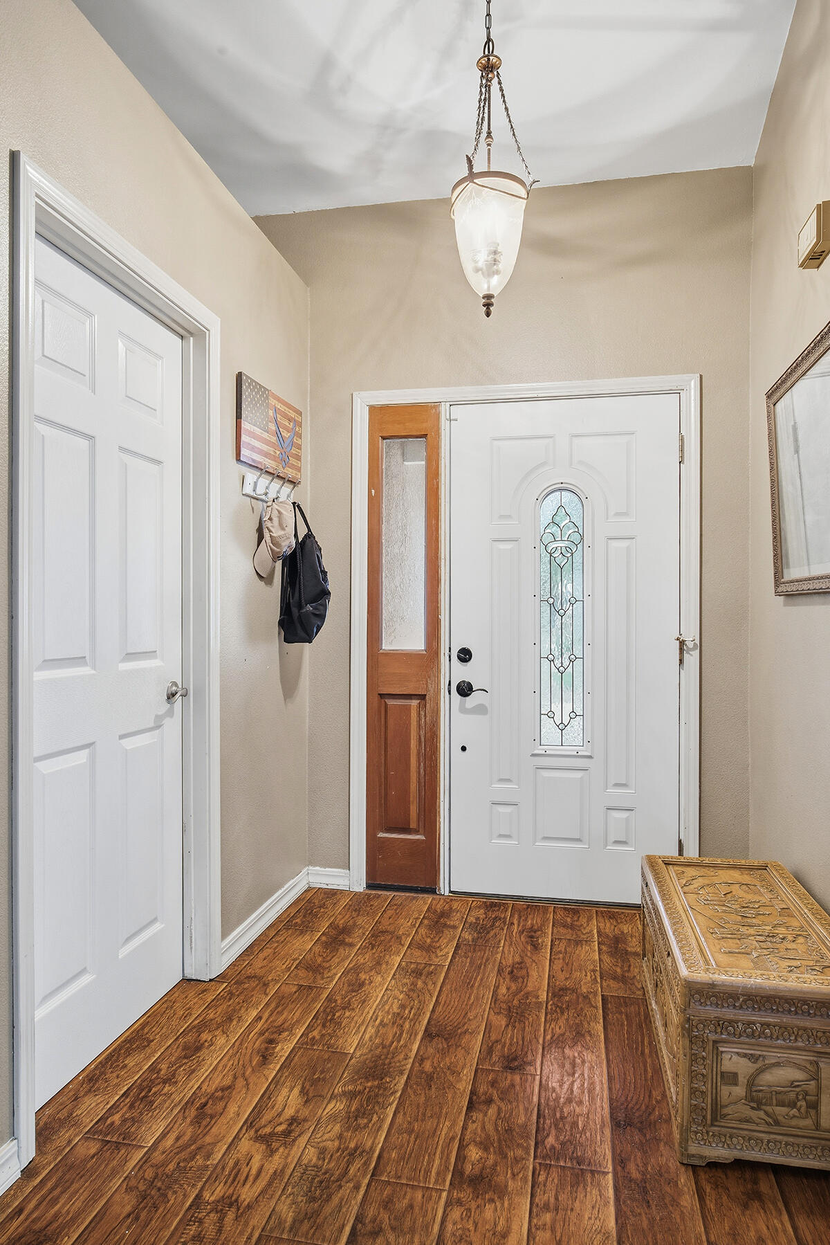 901 N Oakwood Ct, Visalia, CA 93291