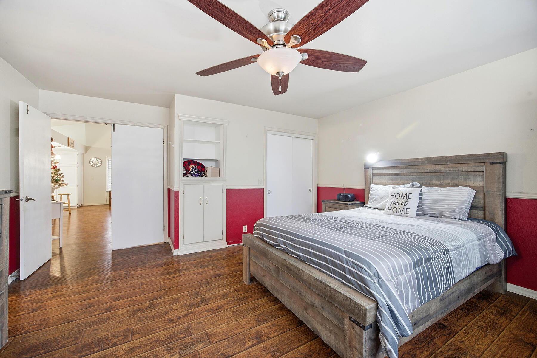 901 N Oakwood Ct, Visalia, CA 93291