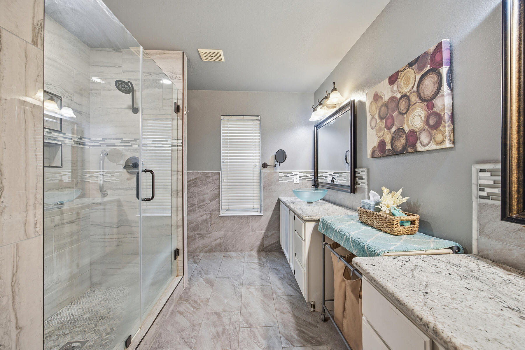 901 N Oakwood Ct, Visalia, CA 93291