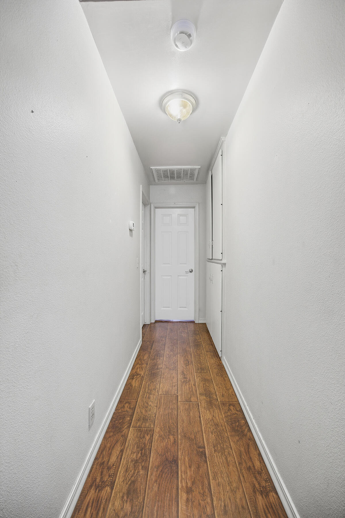 901 N Oakwood Ct, Visalia, CA 93291