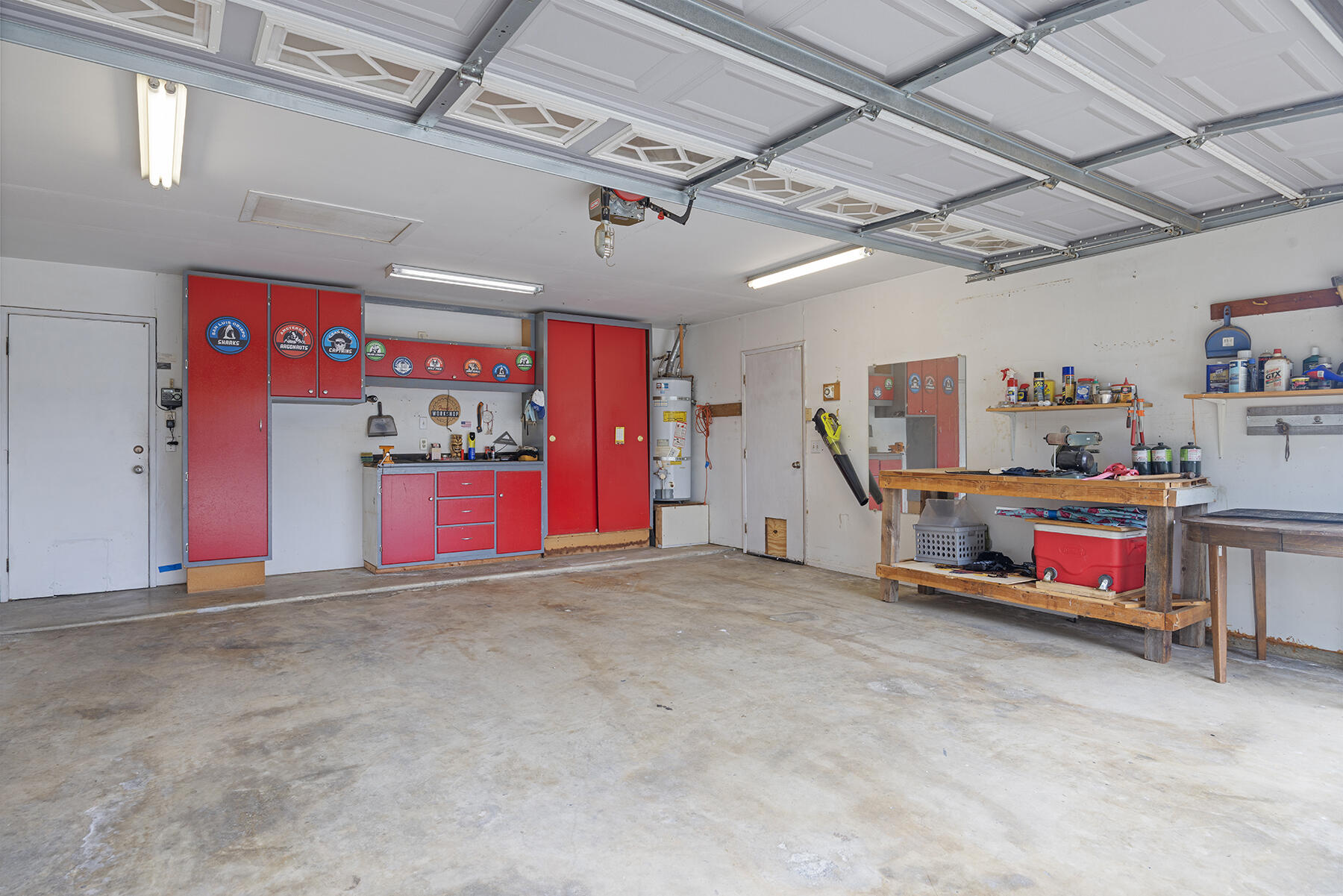 901 N Oakwood Ct, Visalia, CA 93291