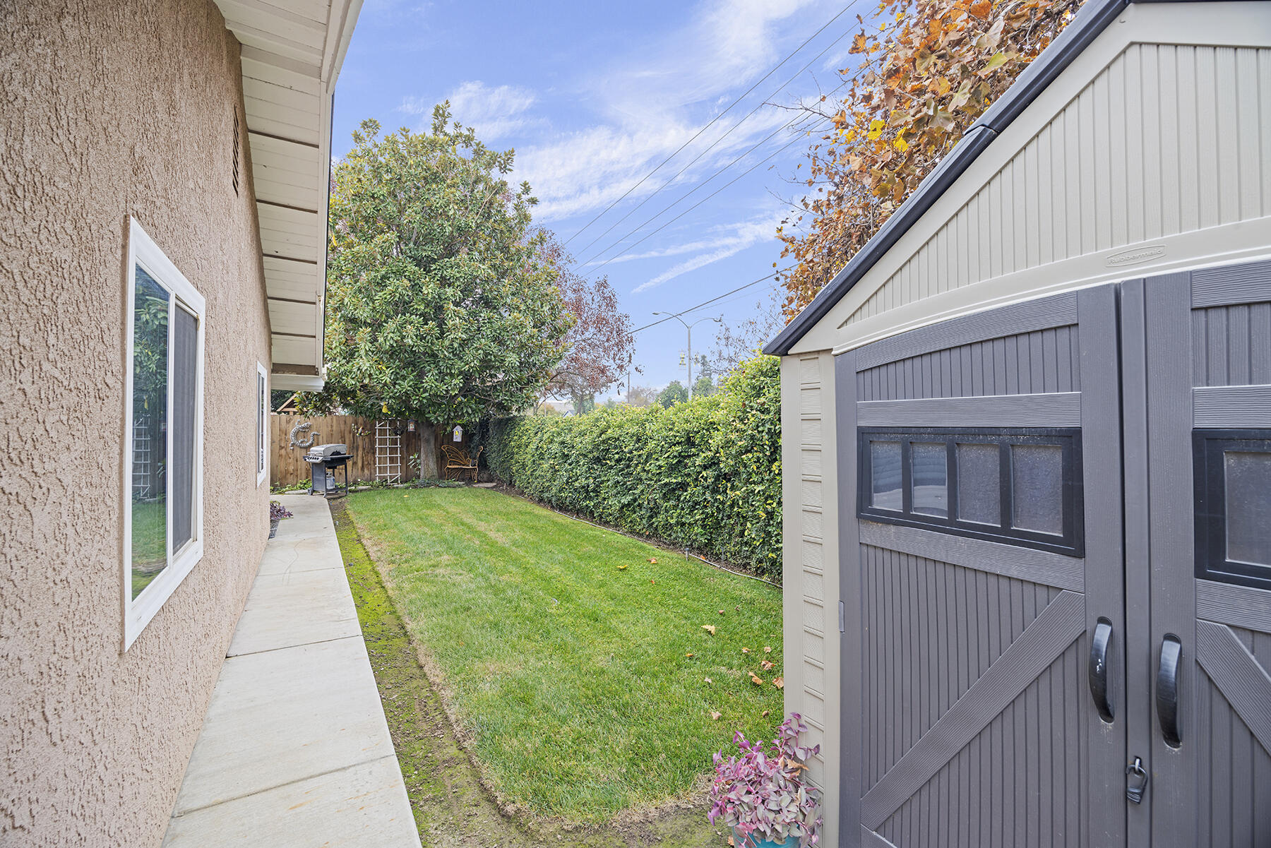 901 N Oakwood Ct, Visalia, CA 93291