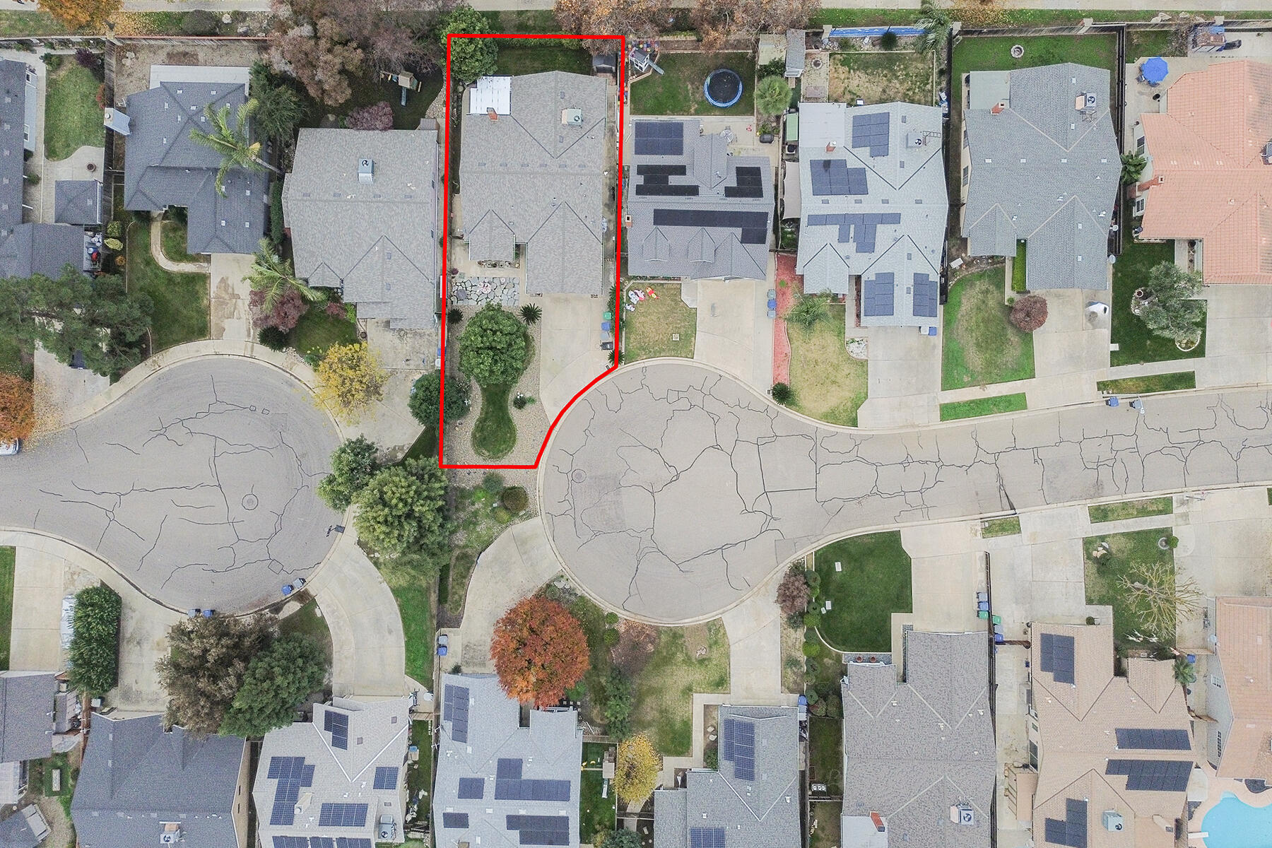 901 N Oakwood Ct, Visalia, CA 93291