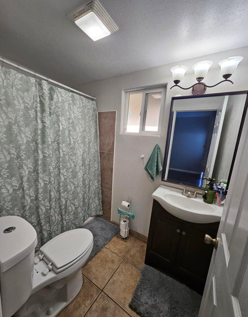 1833 N Maston St, Porterville, CA 93257