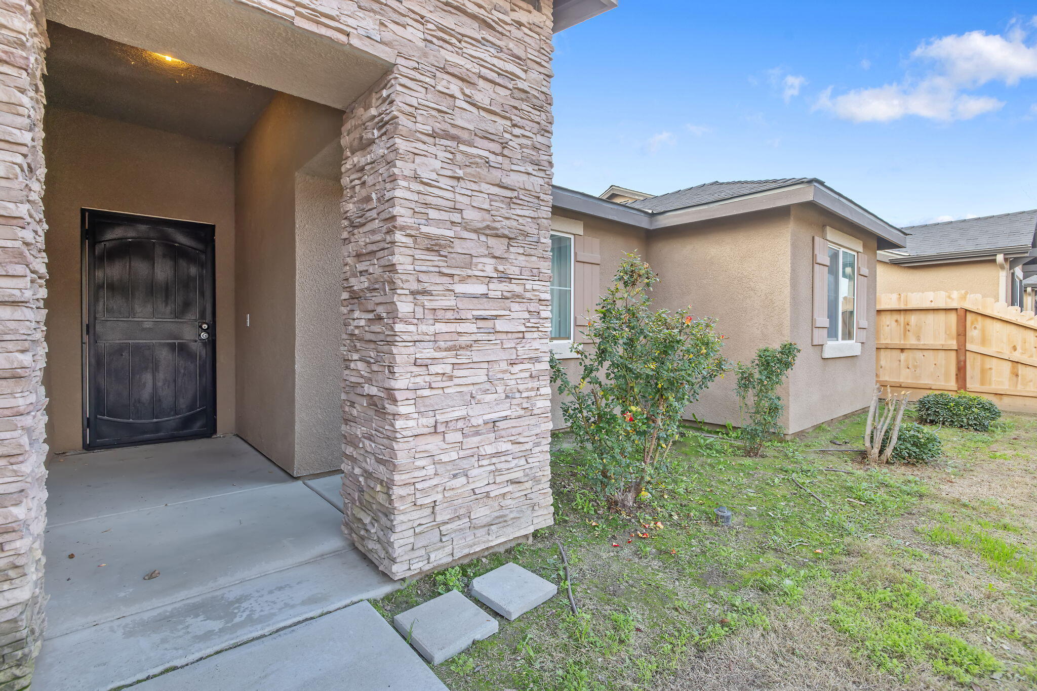 1641 N Virmargo St, Visalia, CA 93292