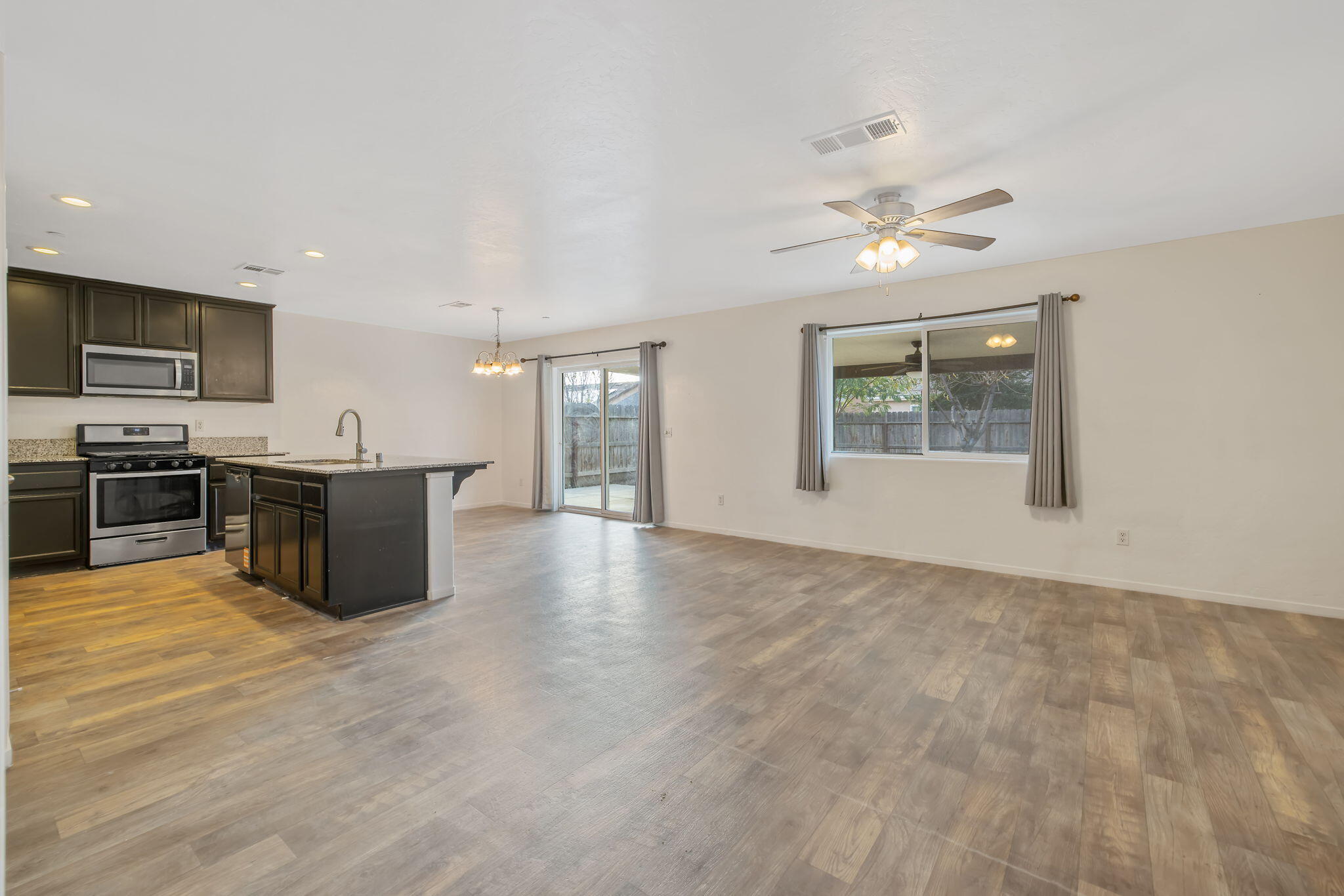 1641 N Virmargo St, Visalia, CA 93292