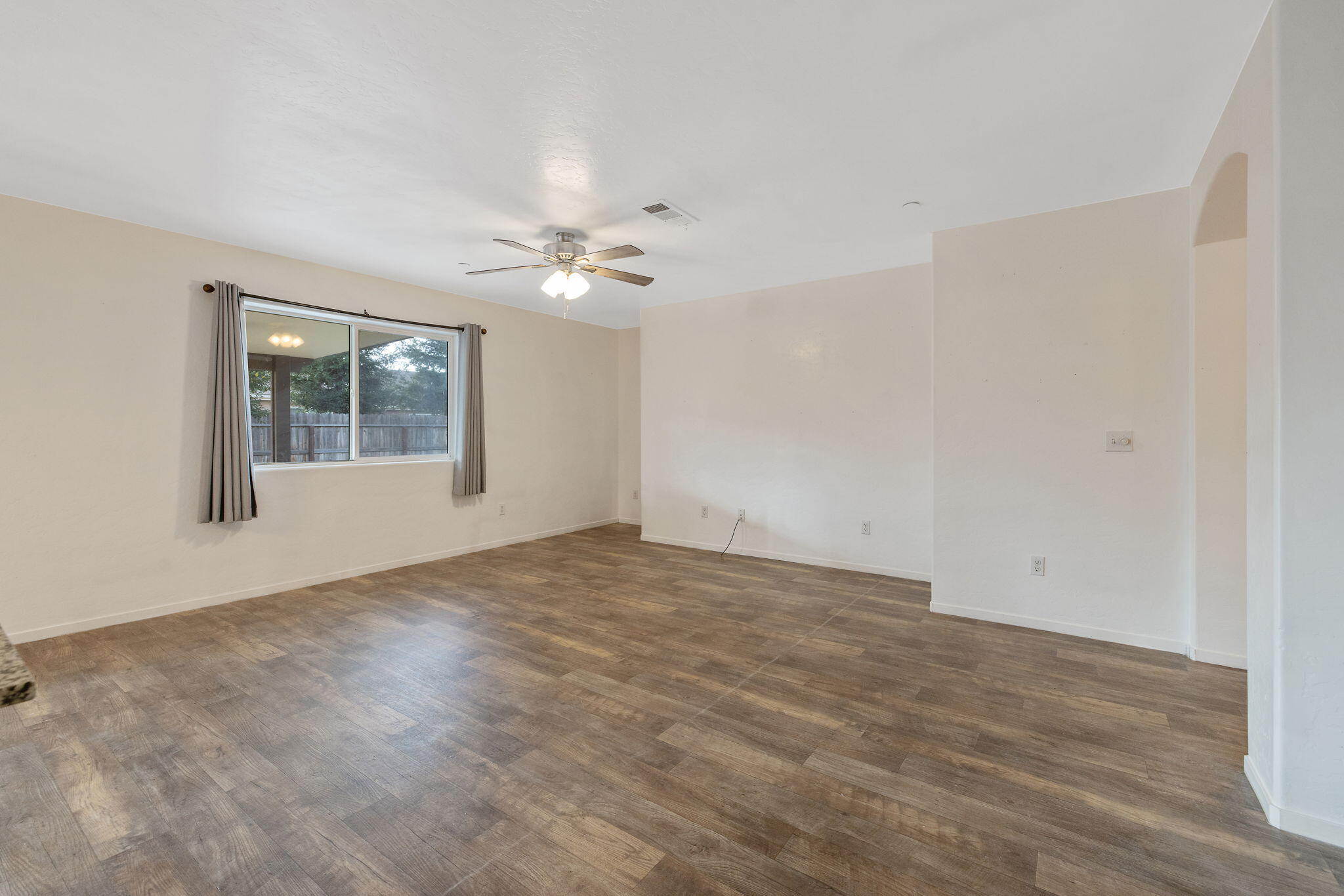 1641 N Virmargo St, Visalia, CA 93292