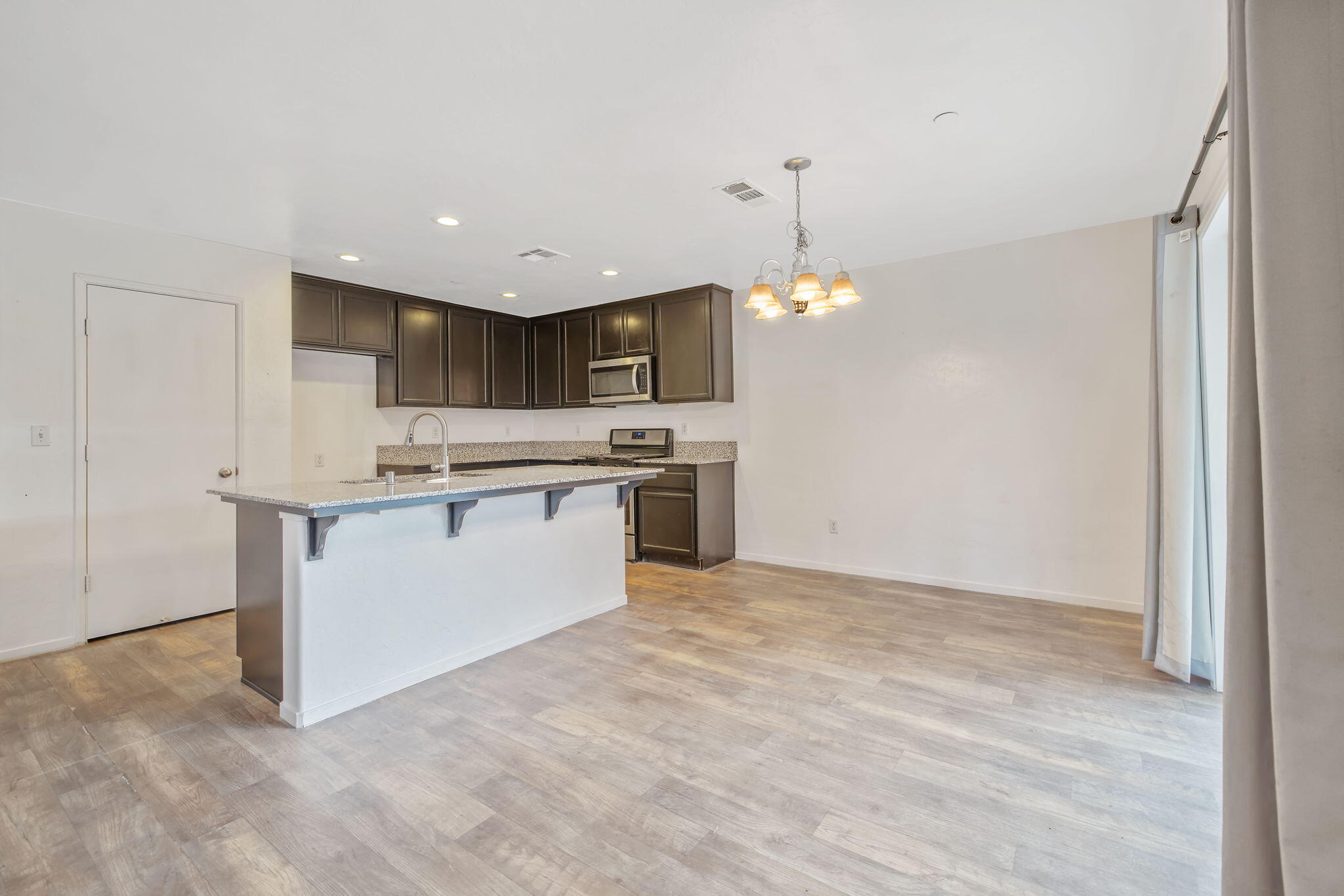 1641 N Virmargo St, Visalia, CA 93292