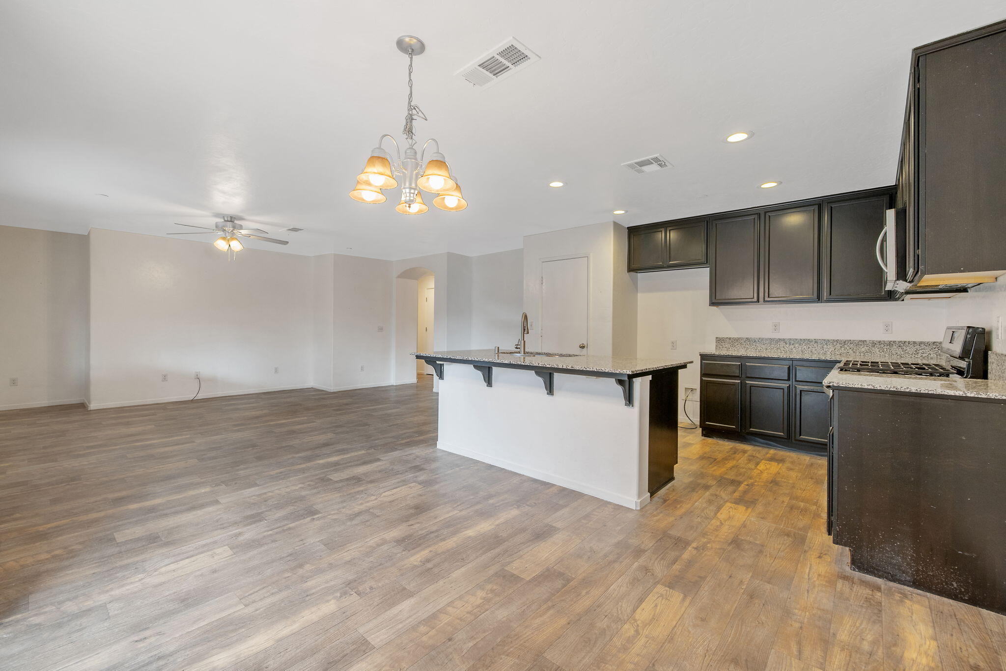 1641 N Virmargo St, Visalia, CA 93292