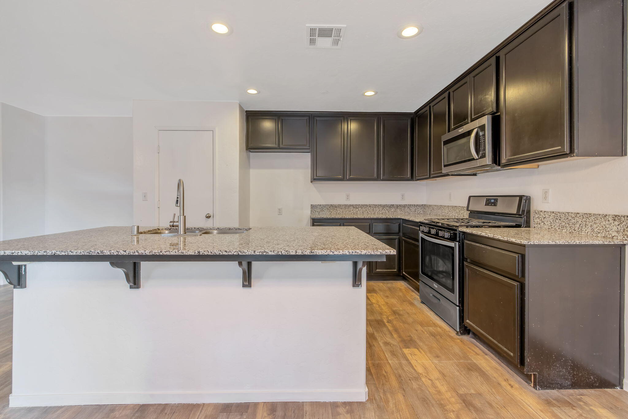 1641 N Virmargo St, Visalia, CA 93292