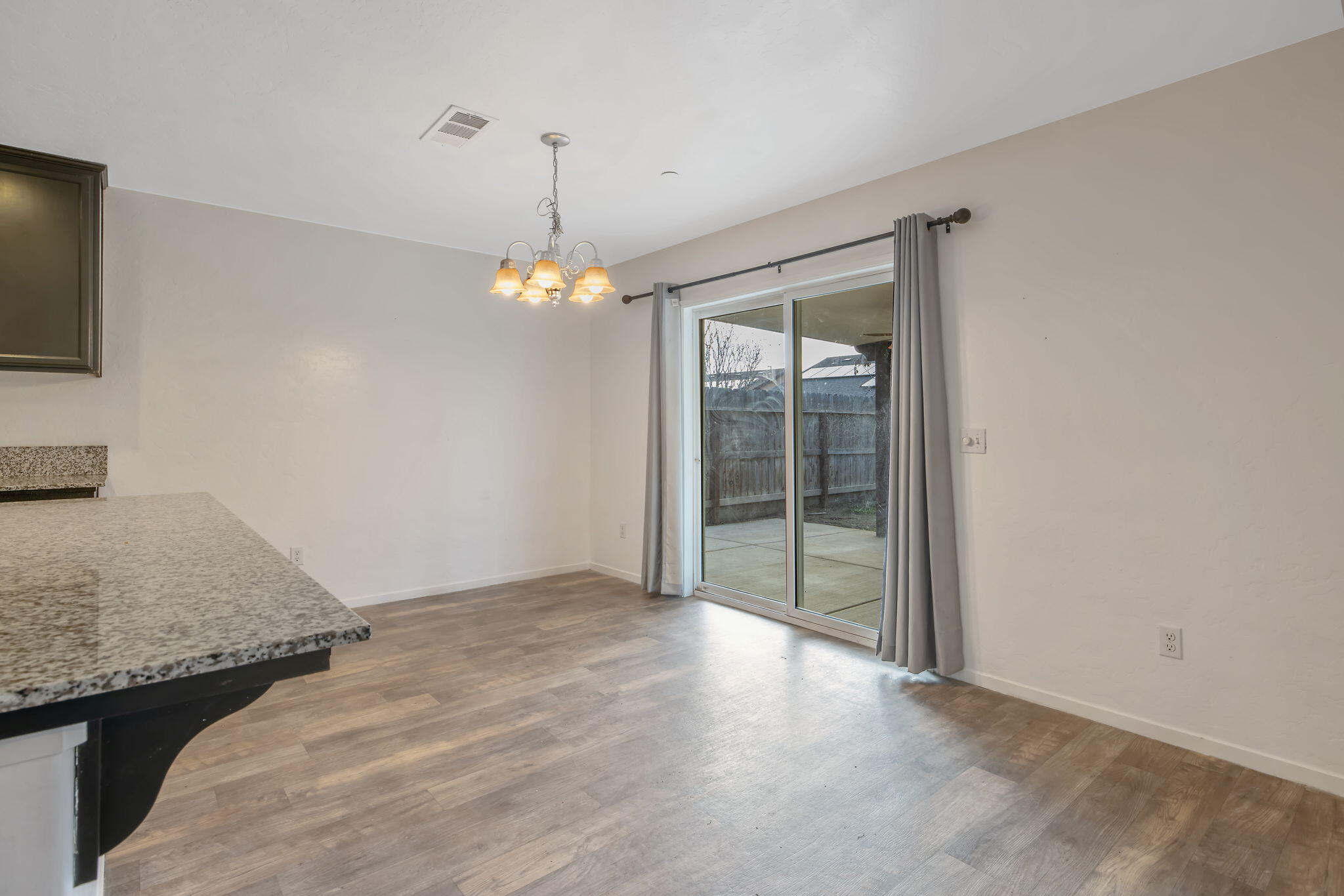 1641 N Virmargo St, Visalia, CA 93292