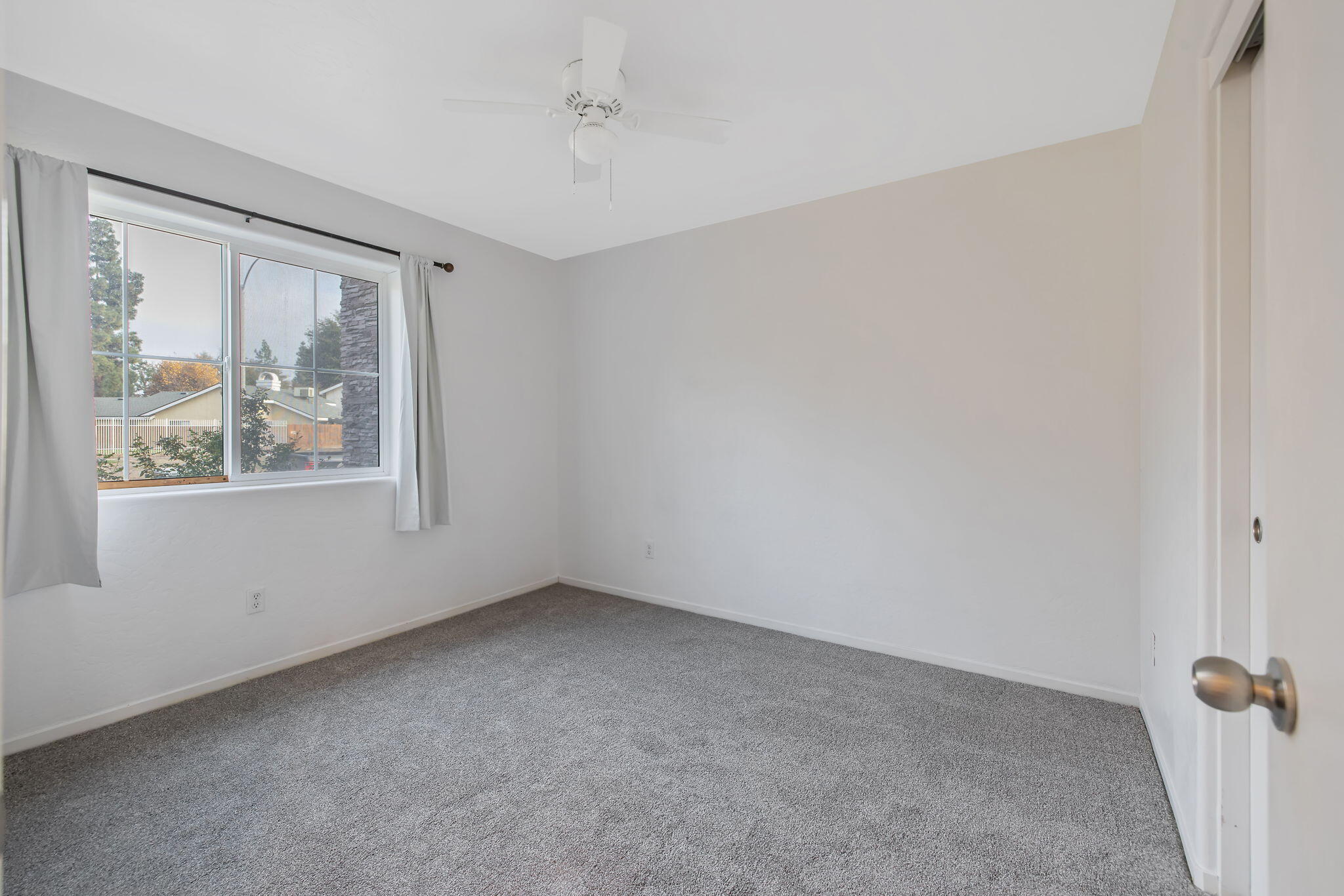 1641 N Virmargo St, Visalia, CA 93292