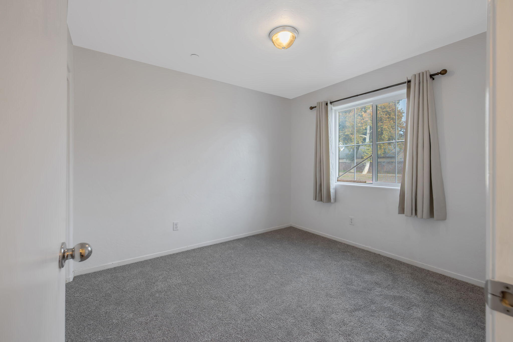 1641 N Virmargo St, Visalia, CA 93292