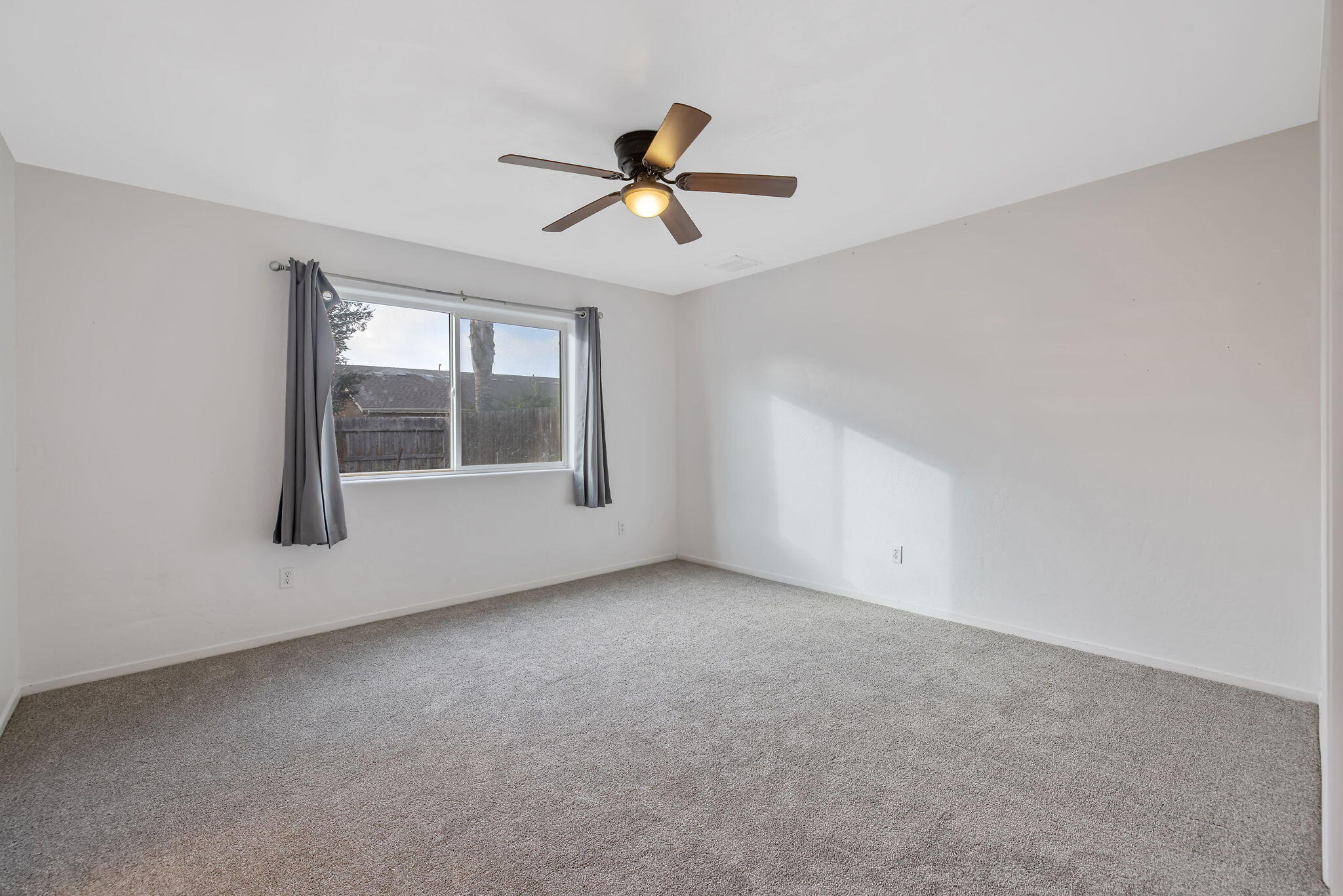 1641 N Virmargo St, Visalia, CA 93292