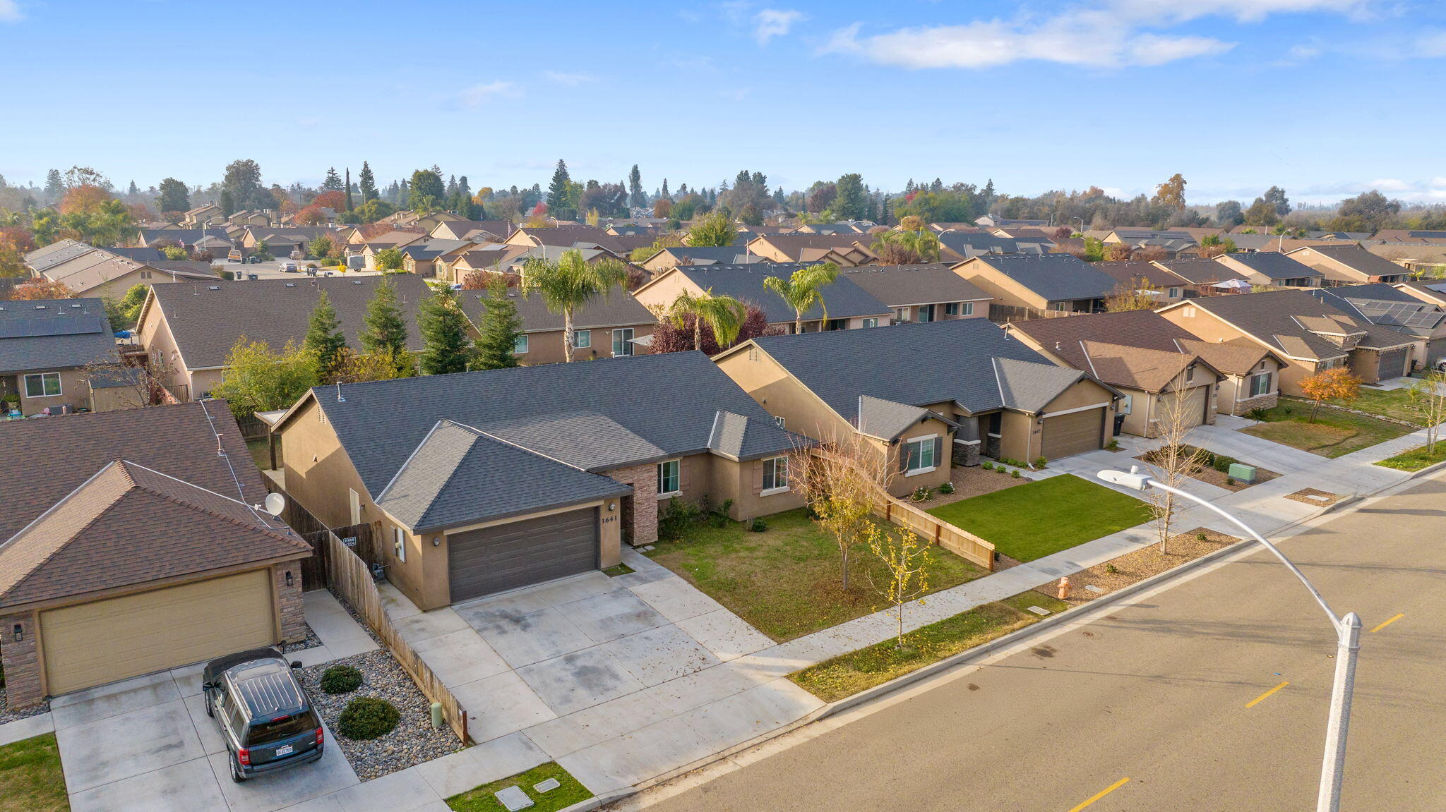 1641 N Virmargo St, Visalia, CA 93292