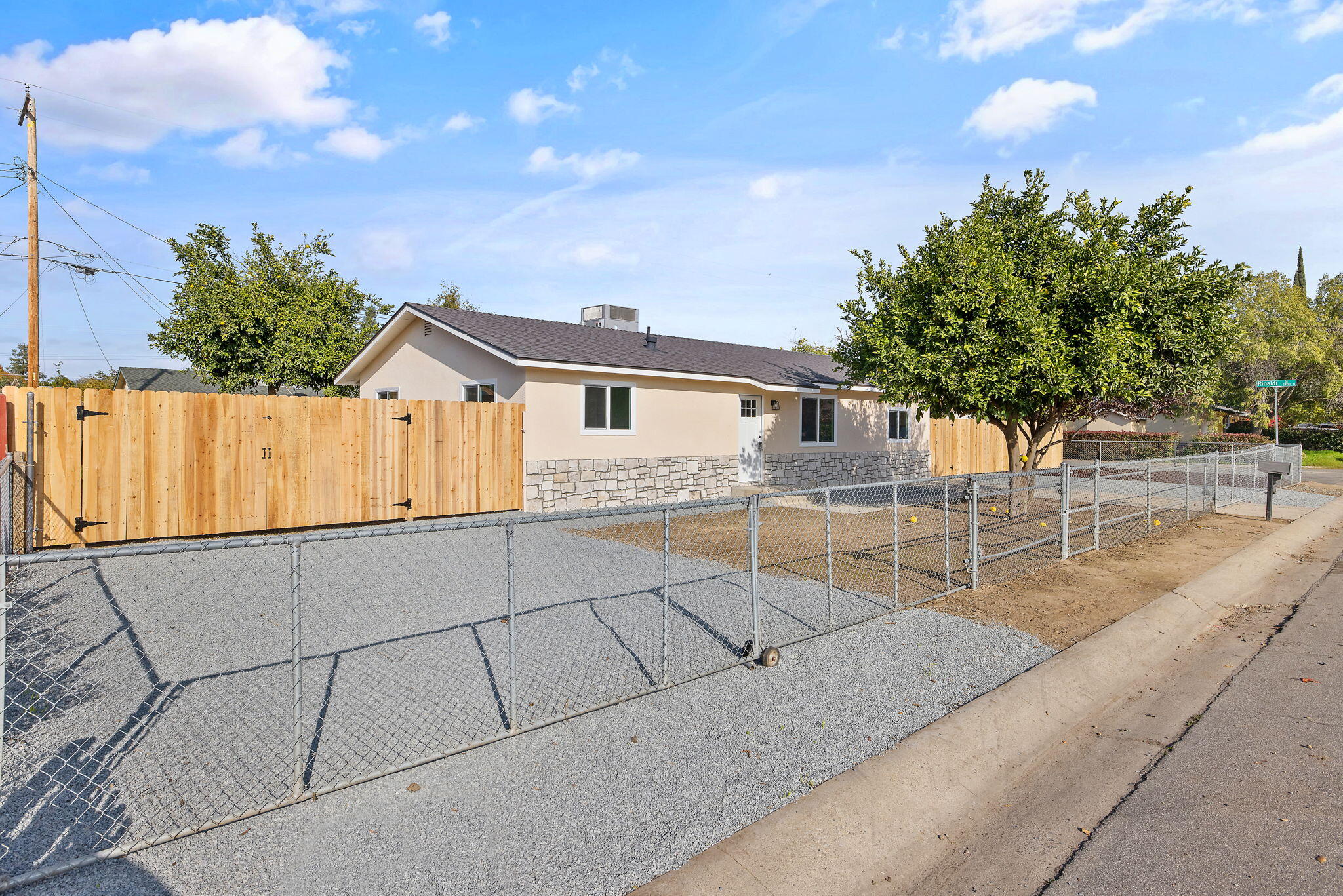 1502 W Sunnyview Ave, Visalia, CA 93291