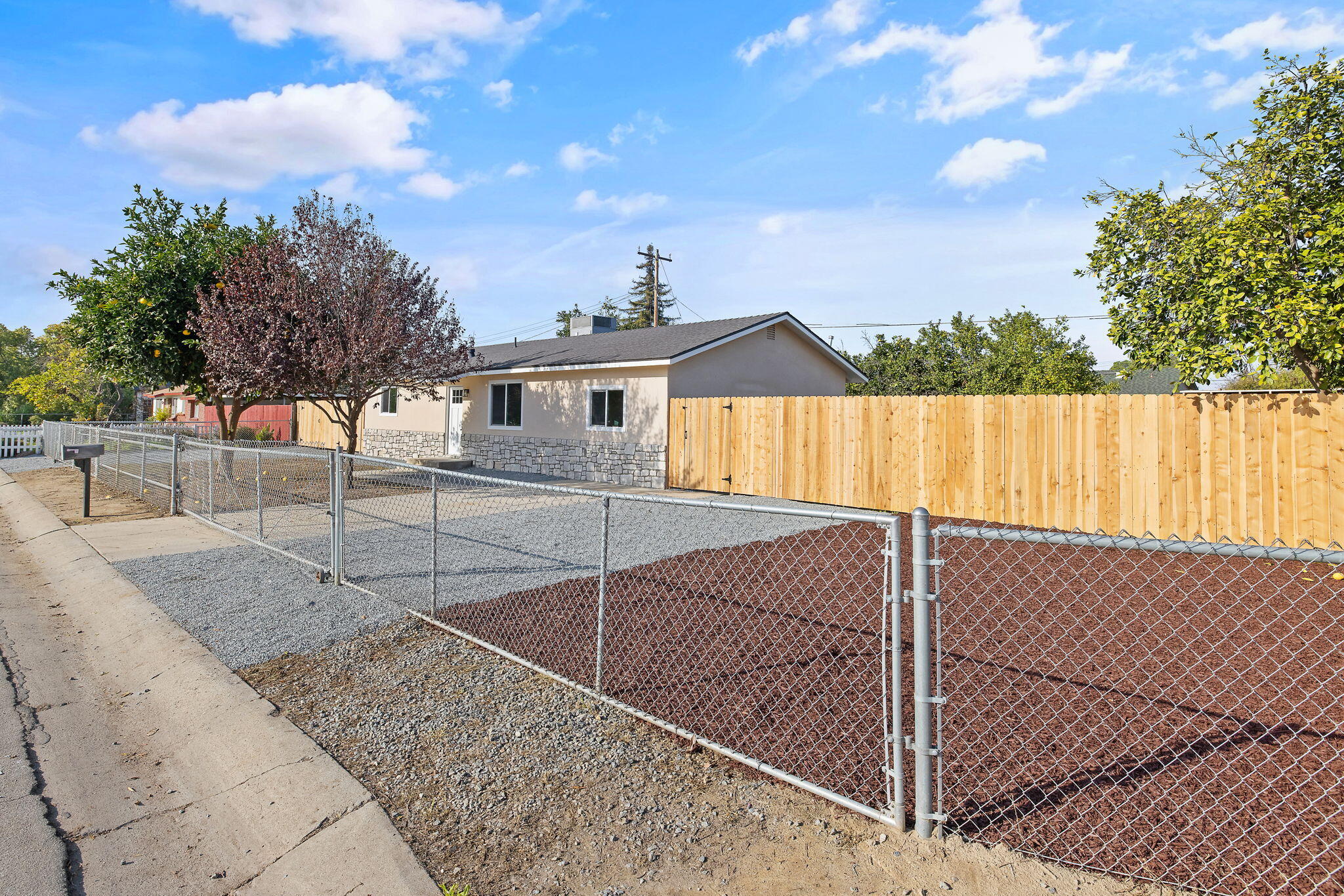 1502 W Sunnyview Ave, Visalia, CA 93291