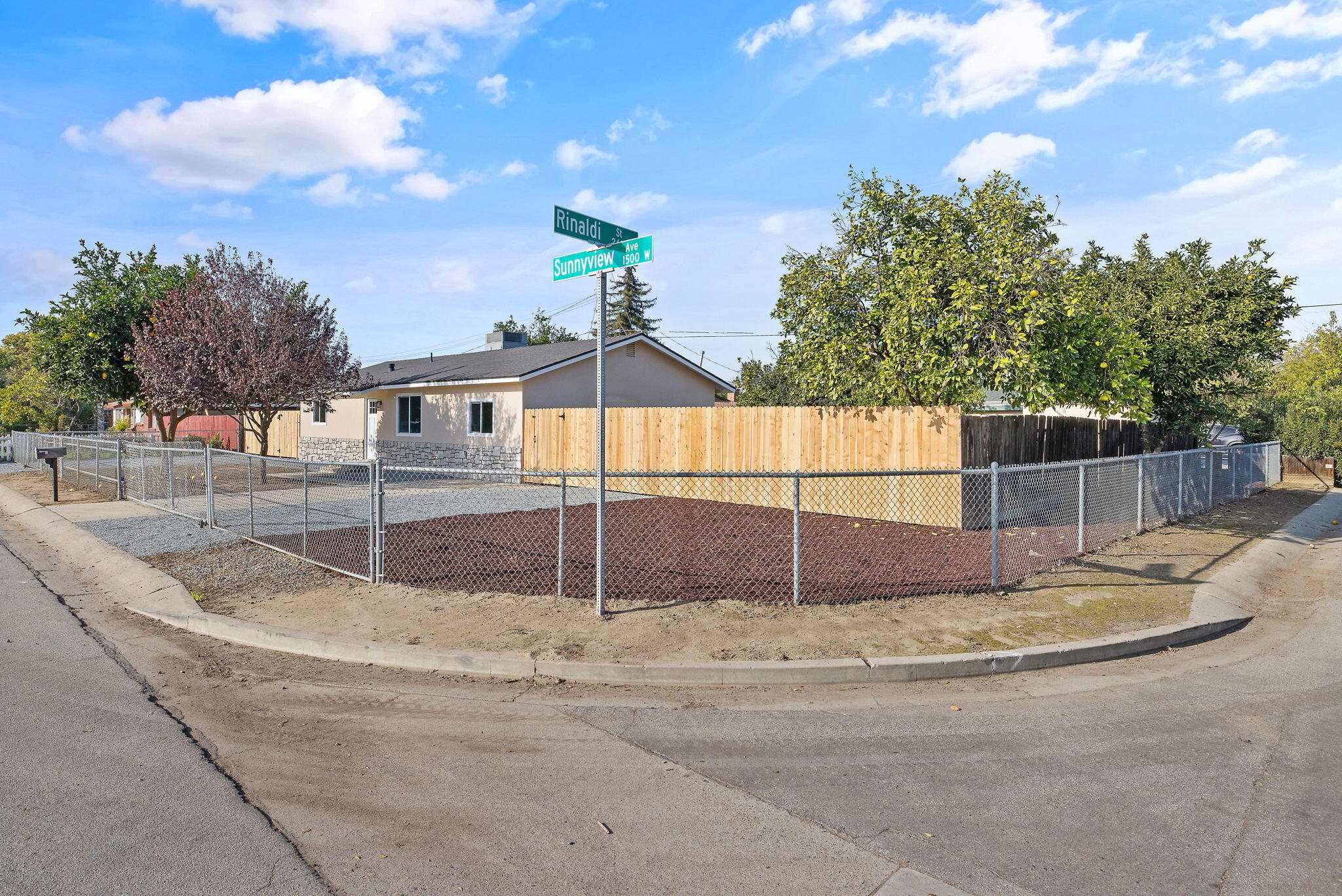 1502 W Sunnyview Ave, Visalia, CA 93291