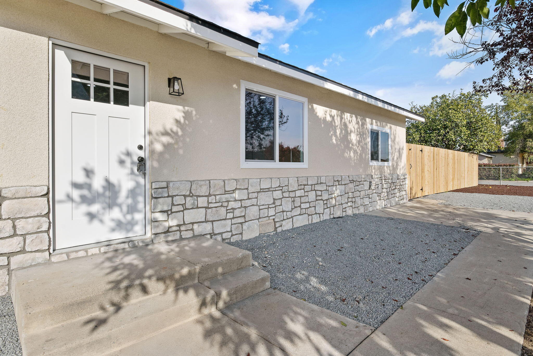 1502 W Sunnyview Ave, Visalia, CA 93291