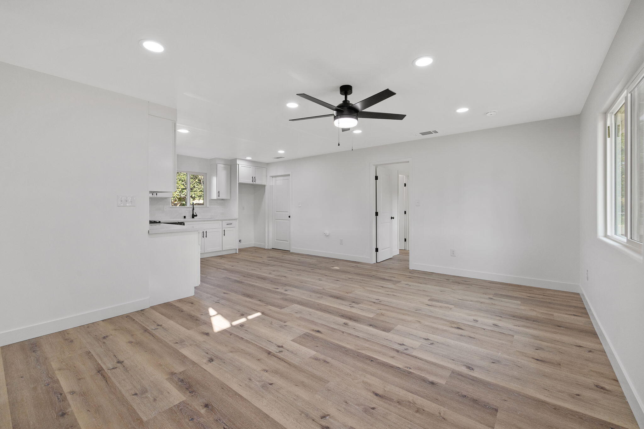 1502 W Sunnyview Ave, Visalia, CA 93291