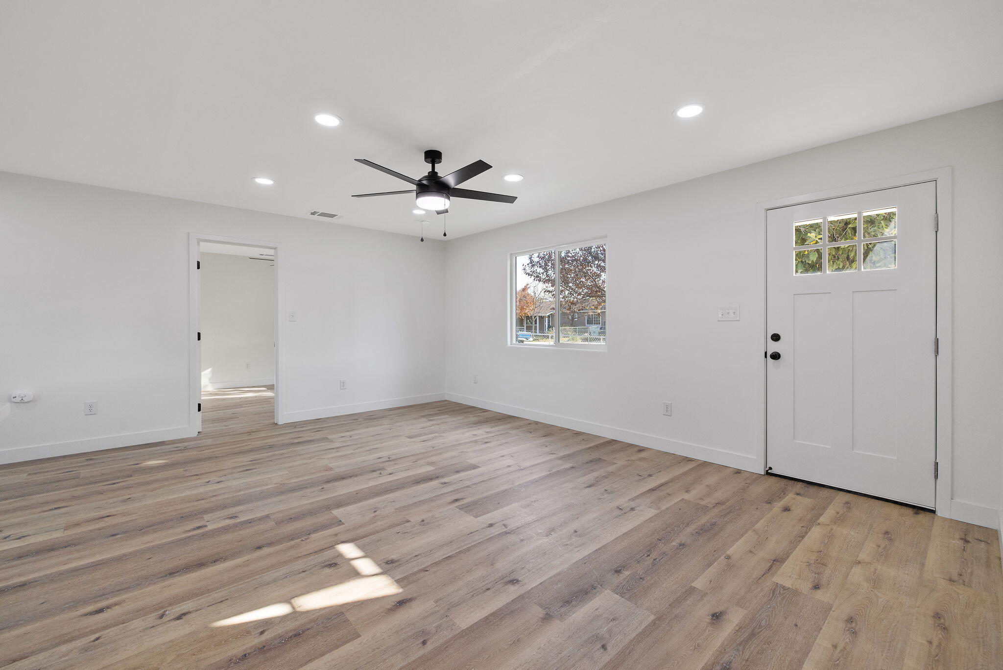 1502 W Sunnyview Ave, Visalia, CA 93291