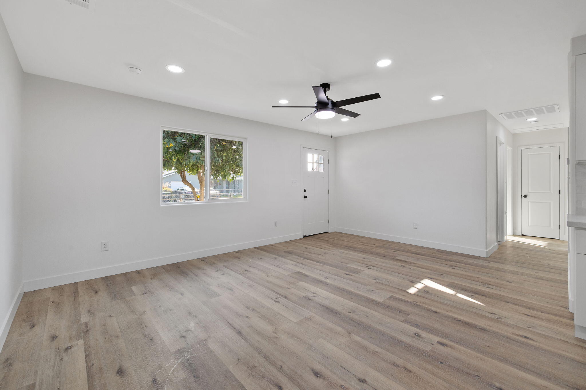 1502 W Sunnyview Ave, Visalia, CA 93291