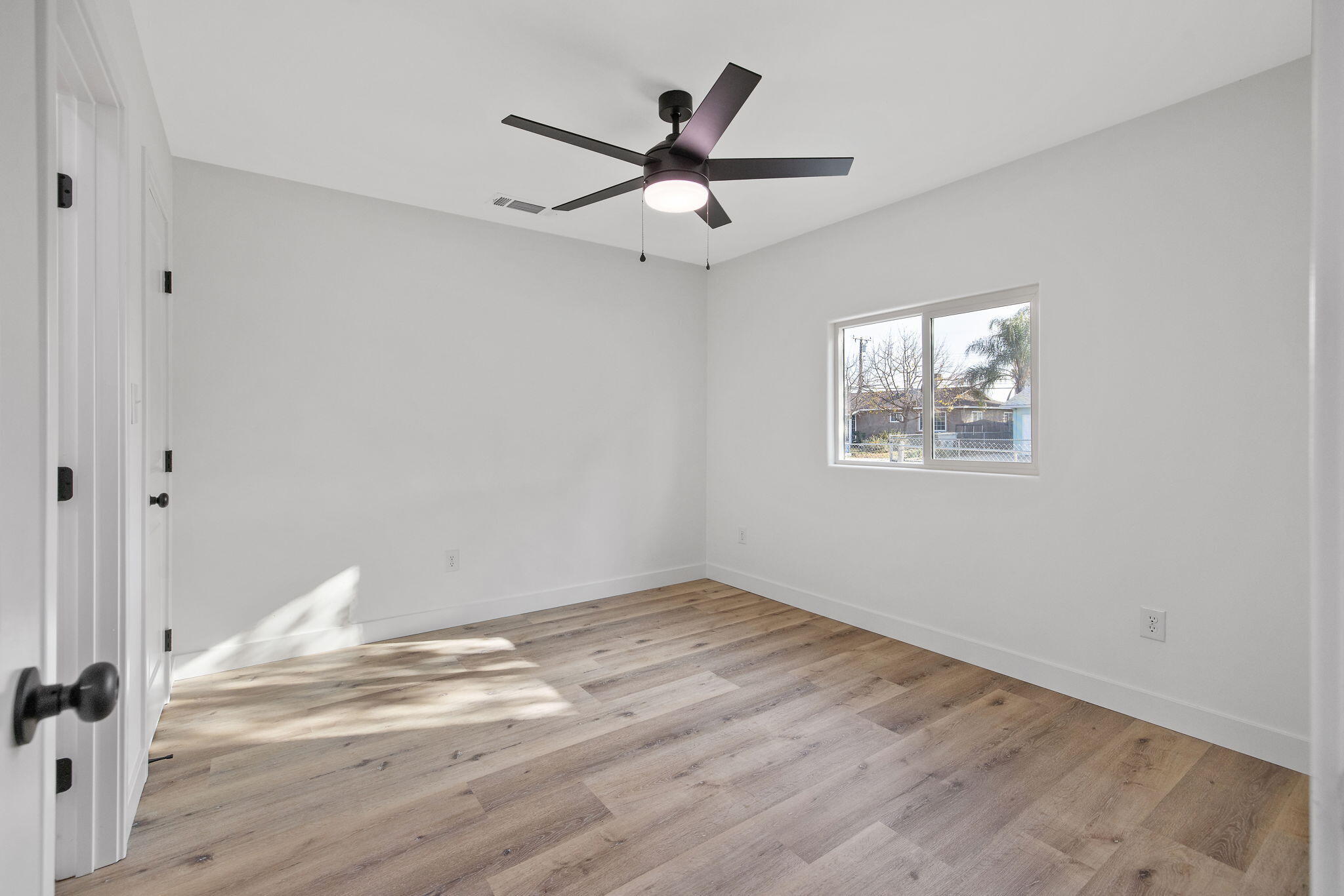 1502 W Sunnyview Ave, Visalia, CA 93291